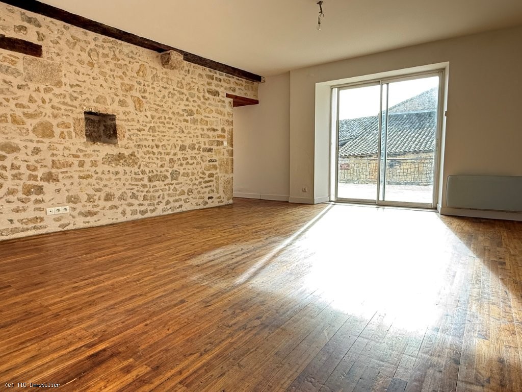 3 bedroom House in Nanteuil-En-Vallee, Nanteuil-En-Vallée, France – r7428