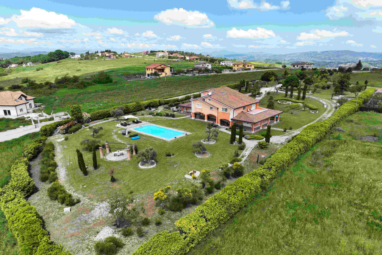 Oratino, the Call of the Molisane Hills – V003138