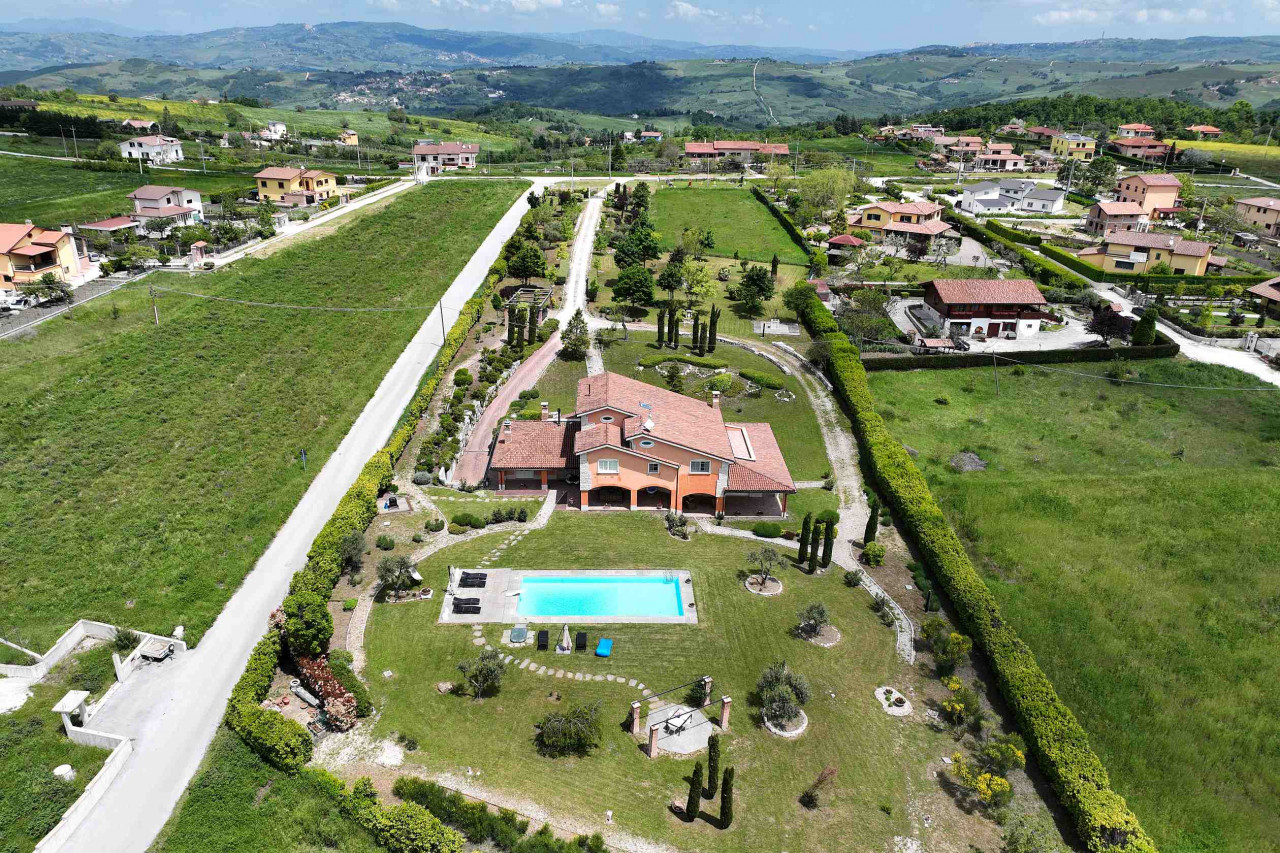 Oratino, the Call of the Molisane Hills – V003138