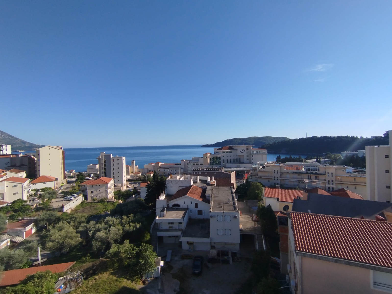 One-Bedroom Apartment with Sea View — Rafailovici