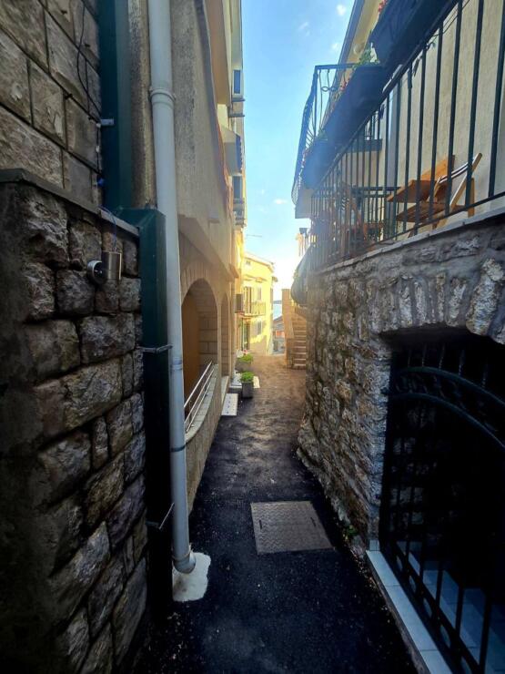 An apartment with authentic charm in the heart of Rafailovichi, Montenegro