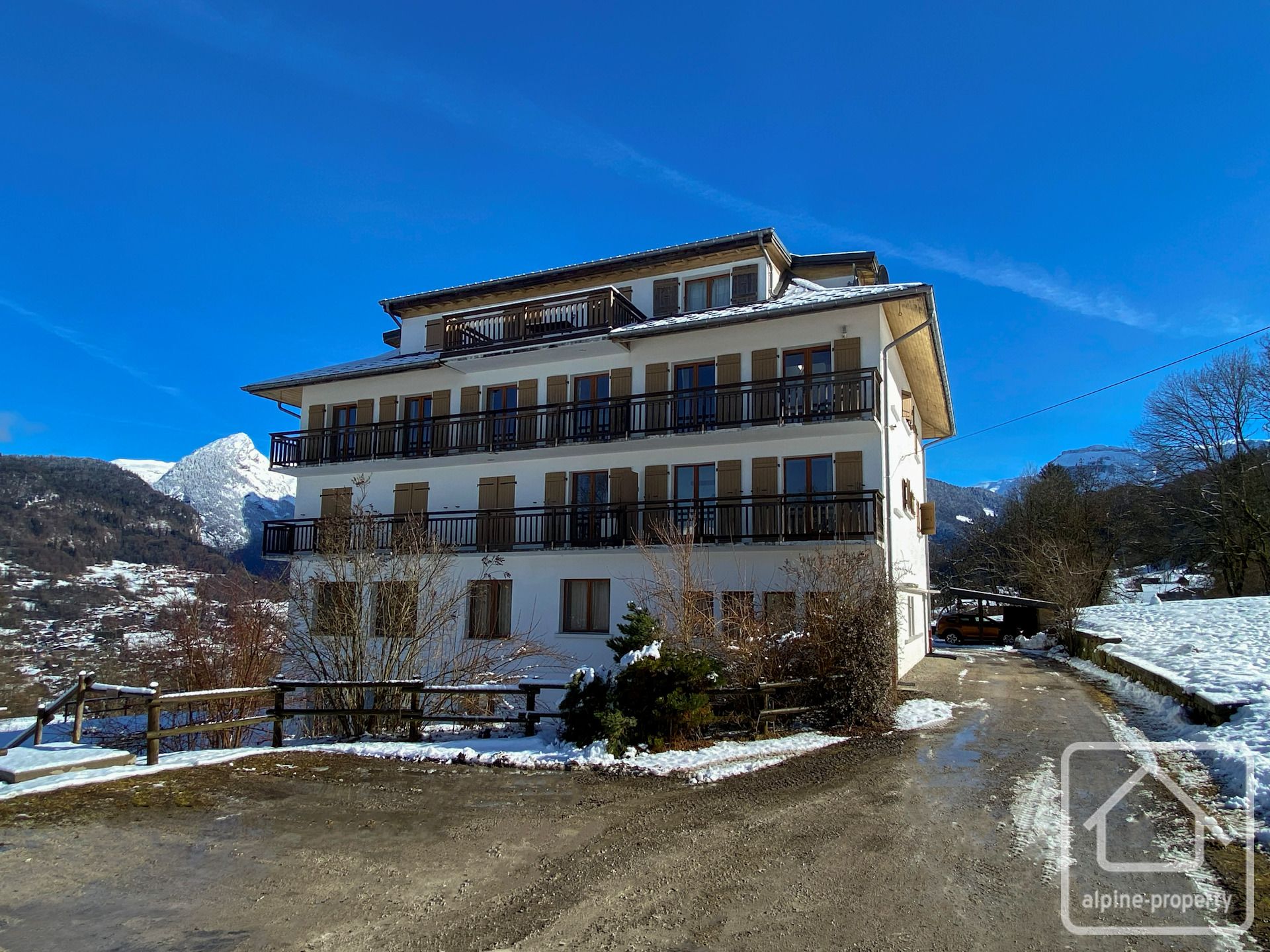 Prime Vercland 2 Bedroom Apartment, 600m To Lift, Large Living Area, Terrace Views, Low Charges, In Excellent Condition. – APPTRENAND