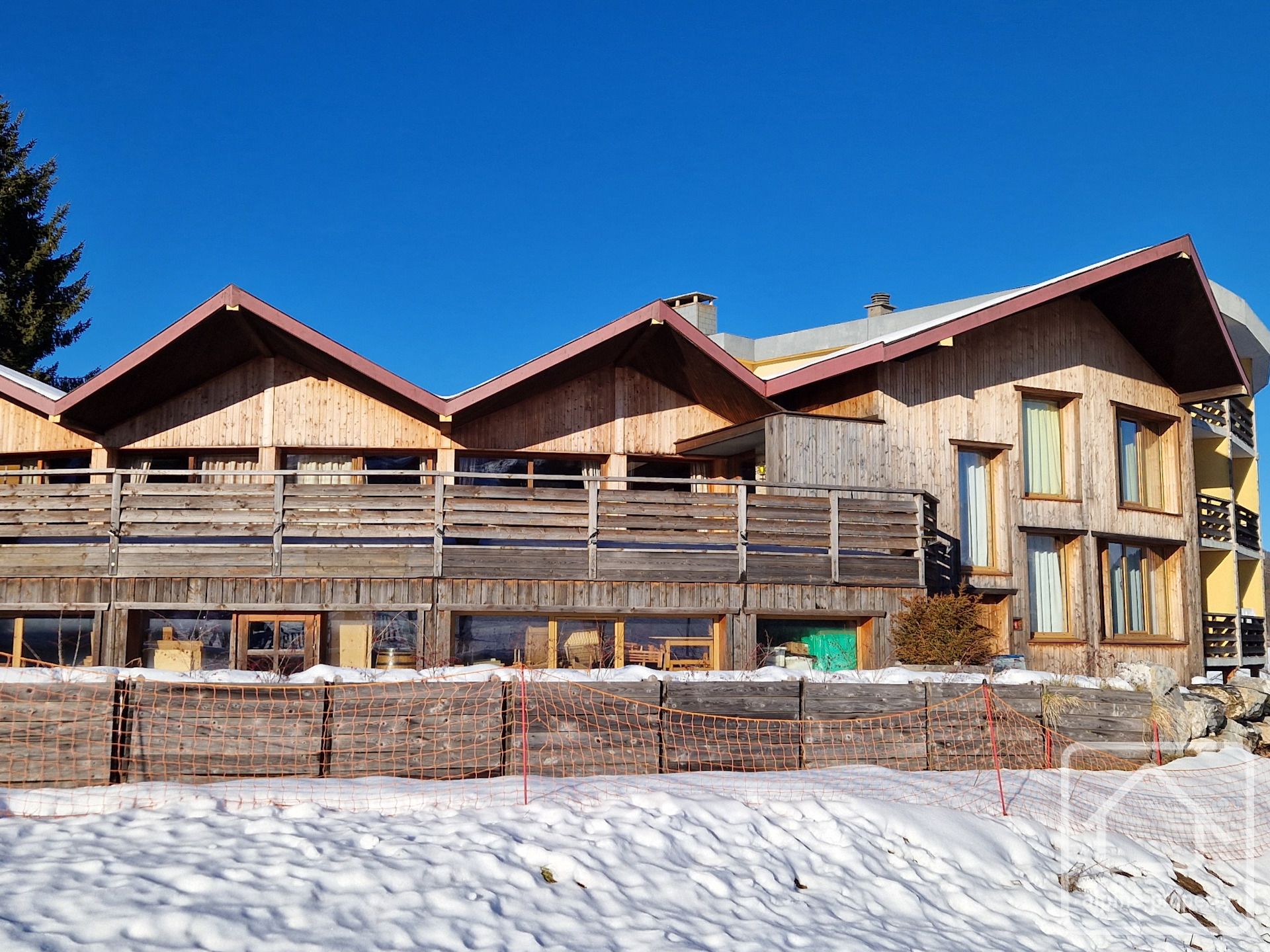 Exceptional Former Hotel In A Ski Resort Centre – 900 Sq M Of Opportunity – ZAMBARZOUK
