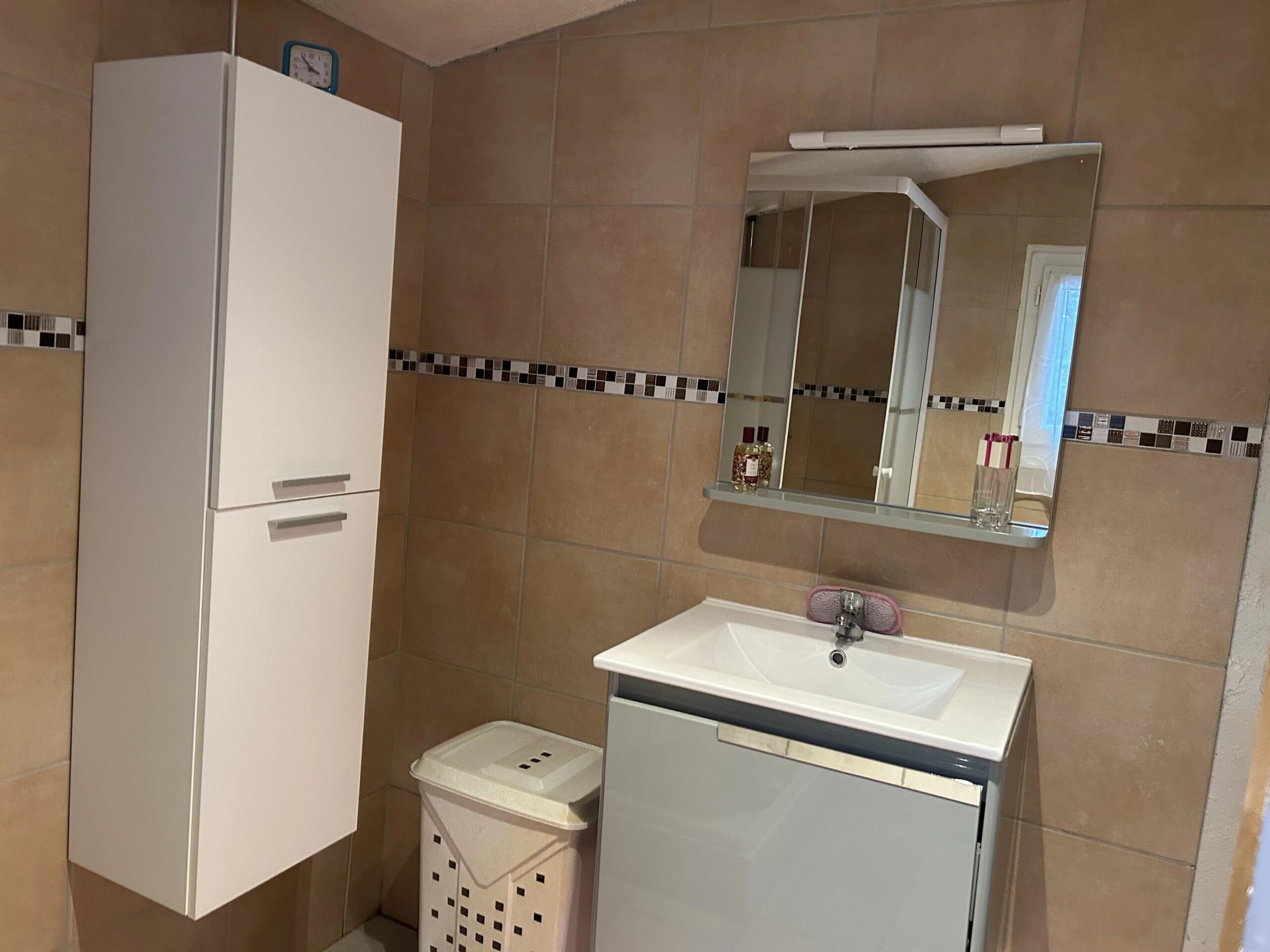 Pretty ready-to-move-in village house on one level, Centre – France – BVI84444