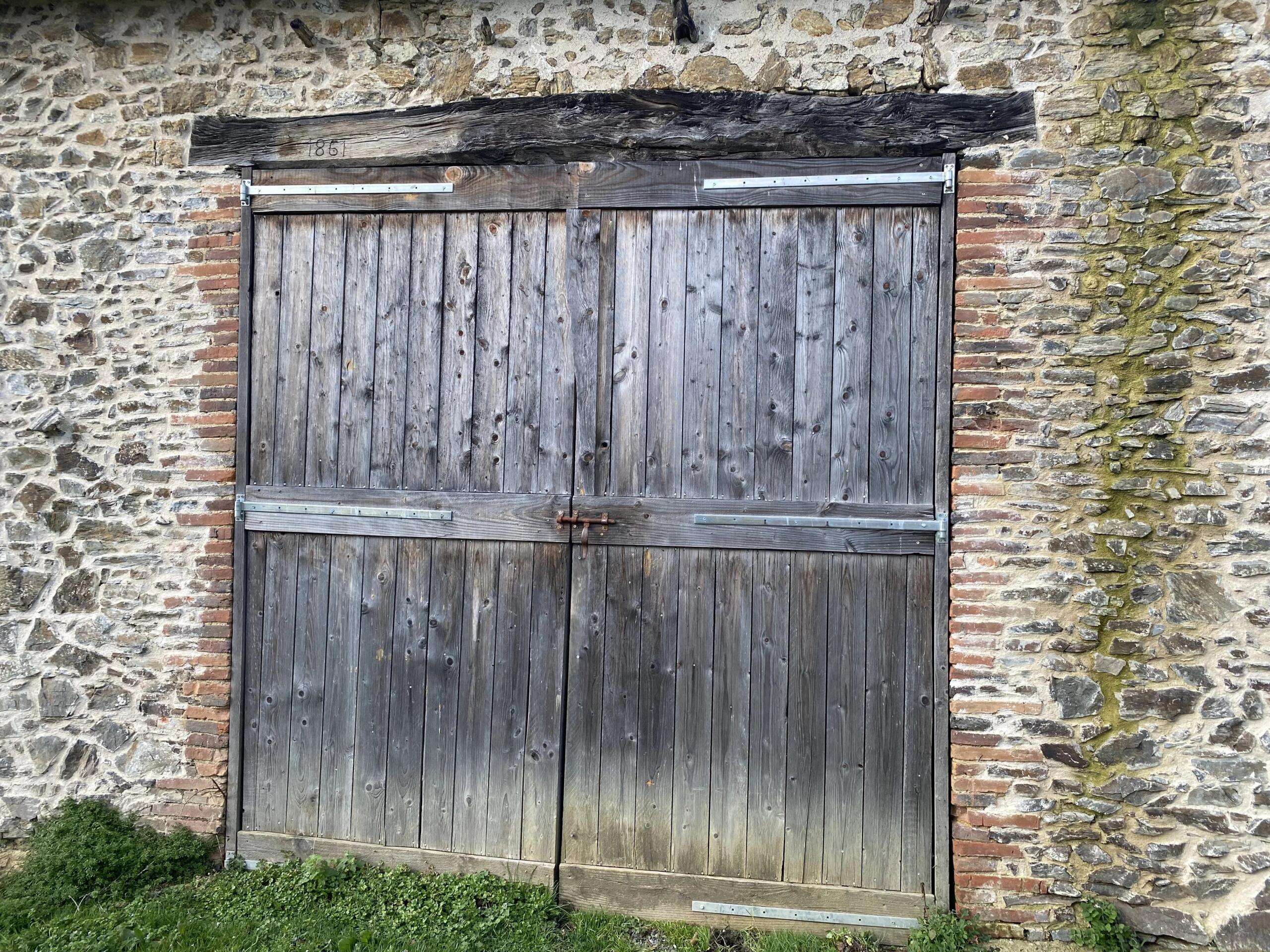 Attractive barn to renovate and separate piece of land, Limousin – France – BVI84476