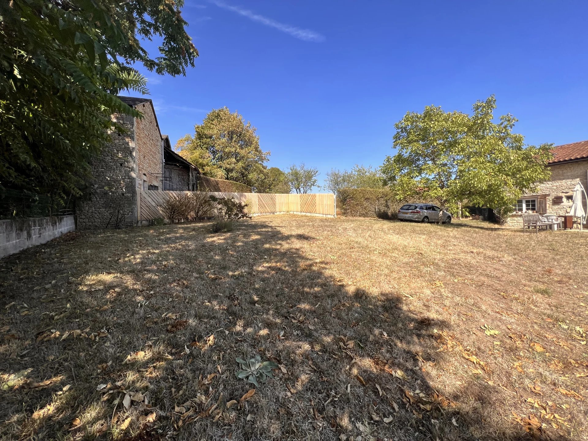 Stone property with potential to divide into 3 dwellings, Poitou-Charentes – France – BVI72128