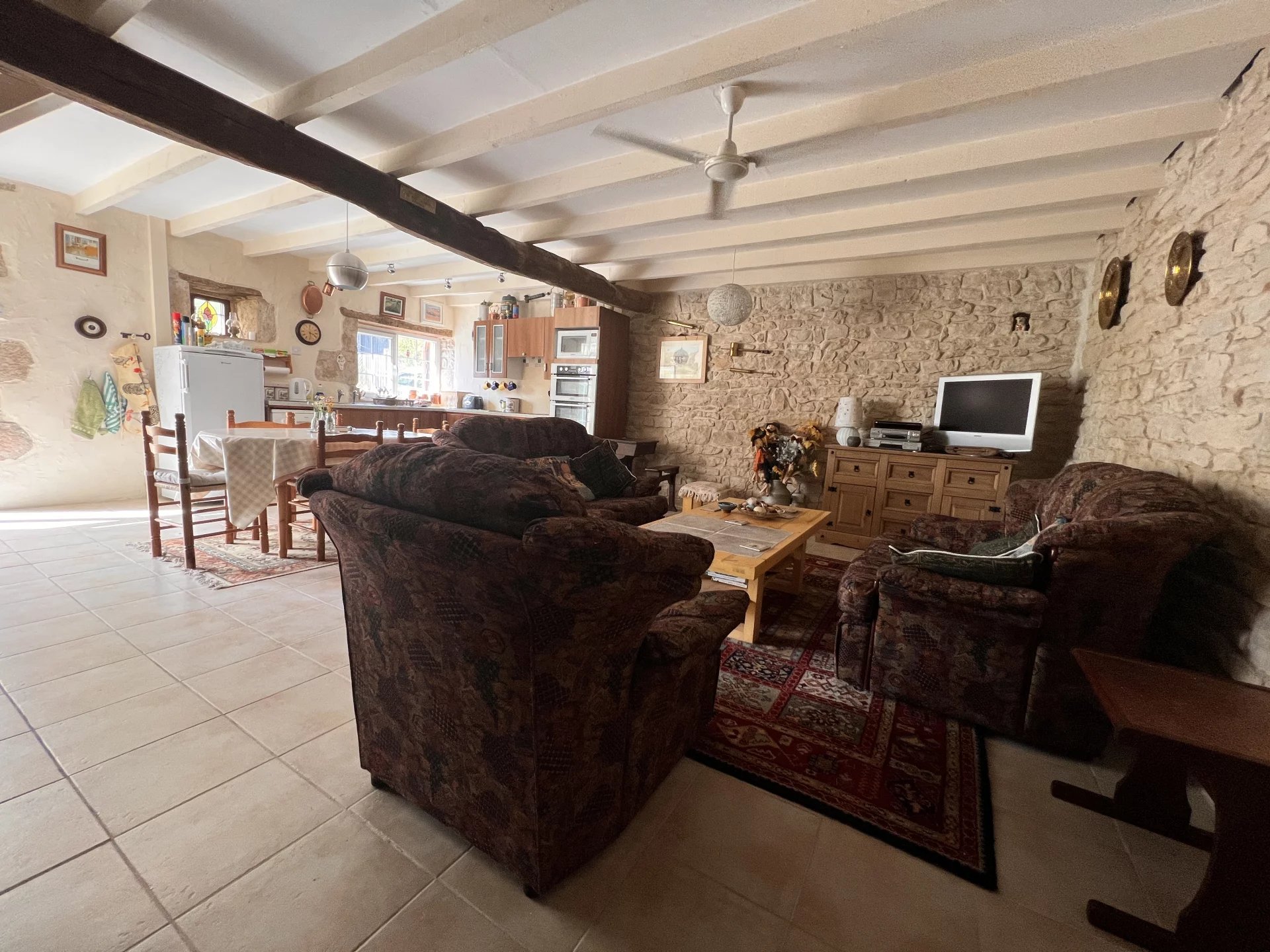 Stone property with potential to divide into 3 dwellings, Poitou-Charentes – France – BVI72128