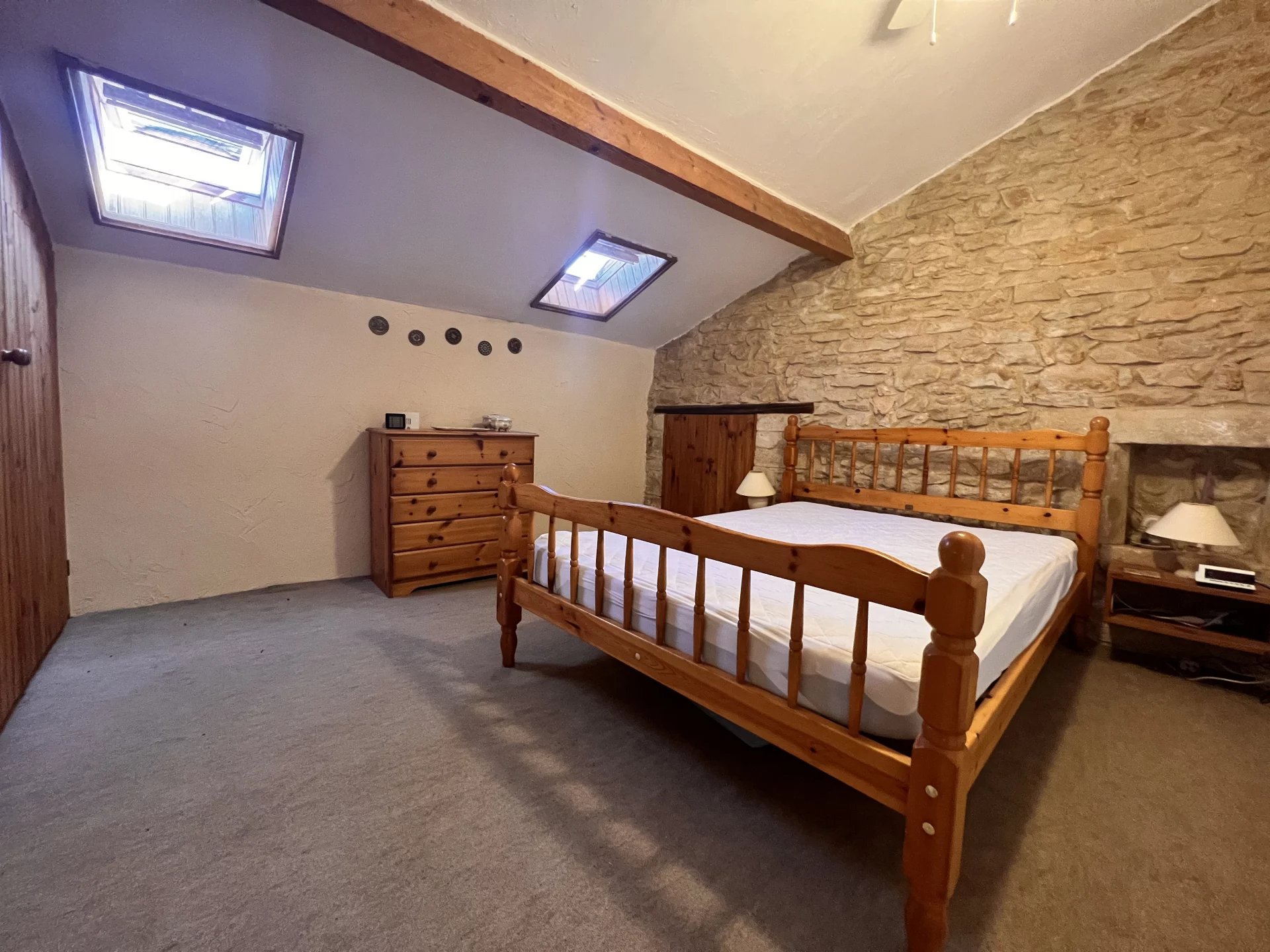 Stone property with potential to divide into 3 dwellings, Poitou-Charentes – France – BVI72128