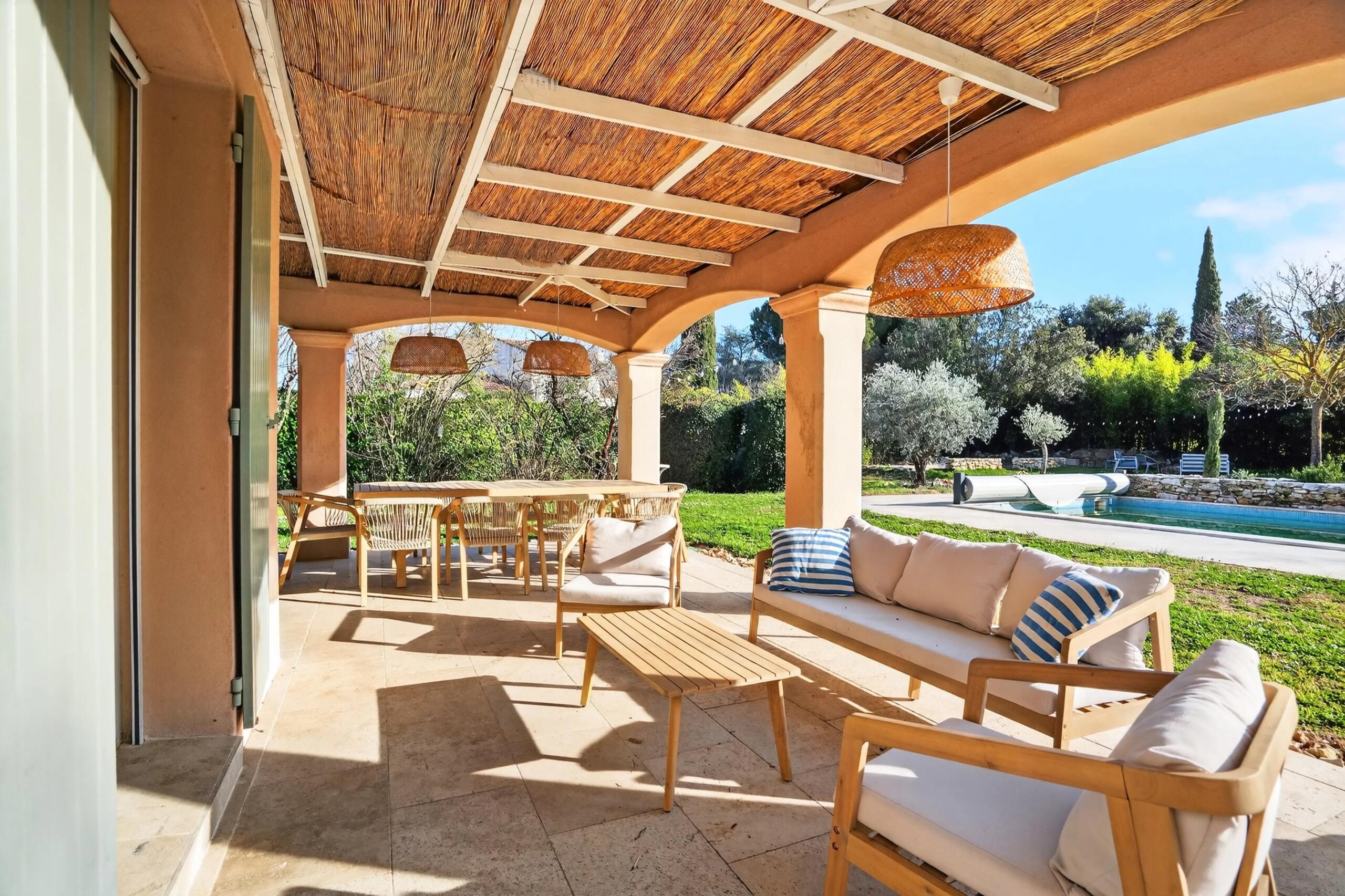 Beautiful Provençal Bastide with Pool and Outbuildings –Célony, Aix-en-Provence, Provence-Alpes-Côte d’Azur – France – BVI84498