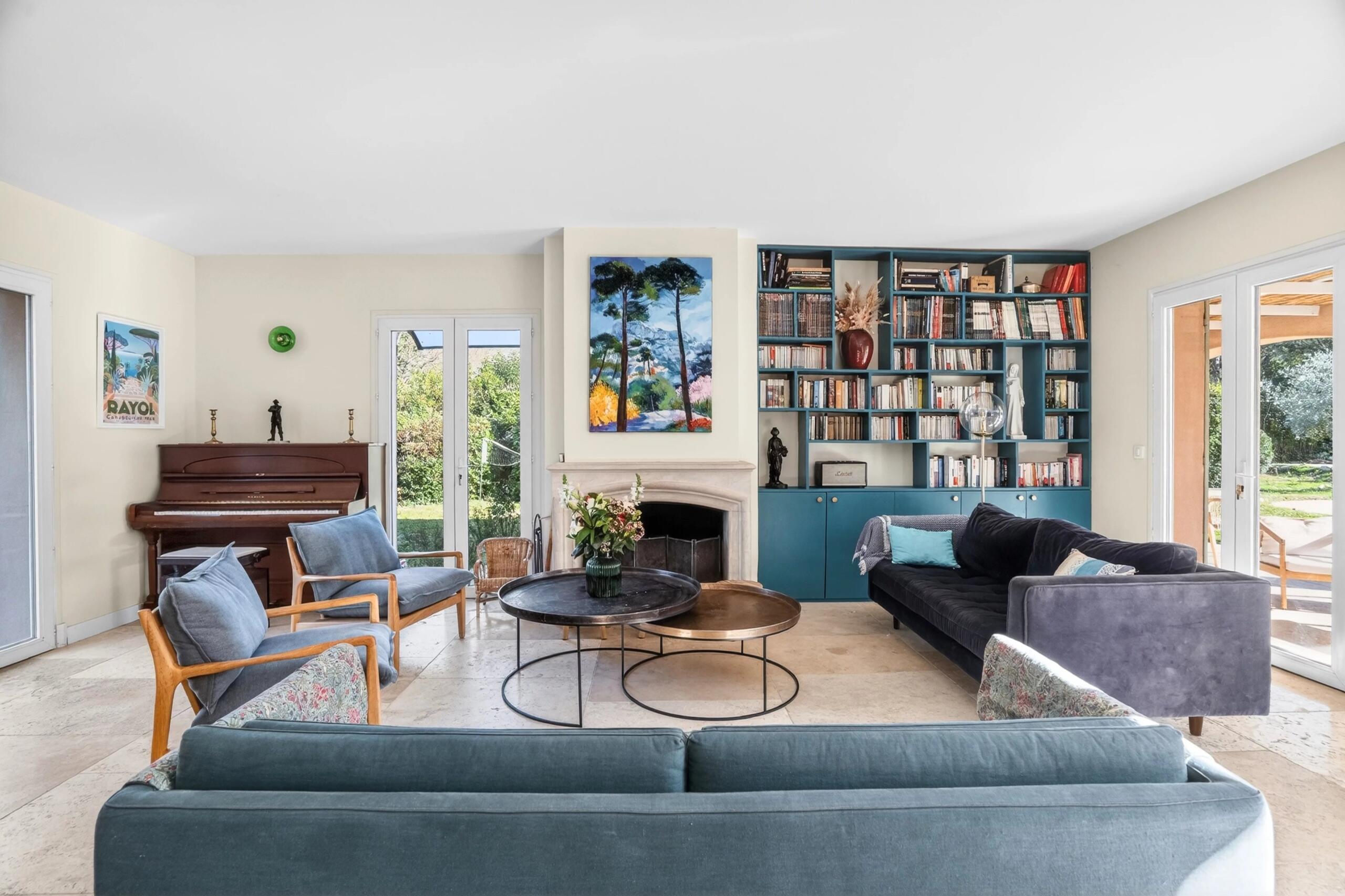 Beautiful Provençal Bastide with Pool and Outbuildings –Célony, Aix-en-Provence, Provence-Alpes-Côte d’Azur – France – BVI84498