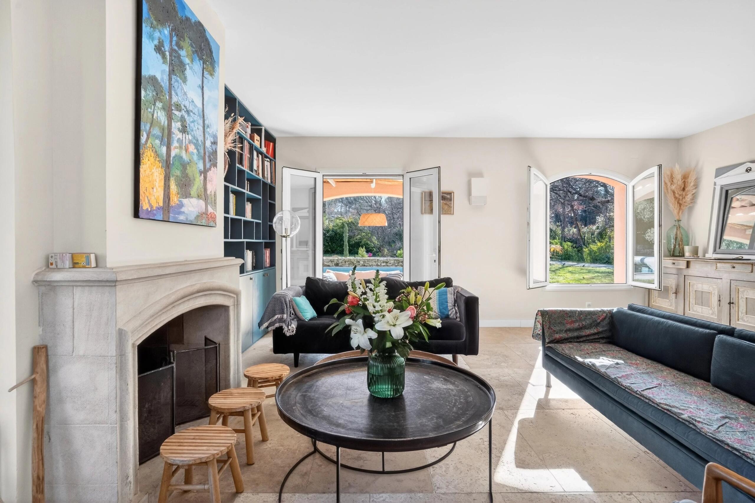 Beautiful Provençal Bastide with Pool and Outbuildings –Célony, Aix-en-Provence, Provence-Alpes-Côte d’Azur – France – BVI84498