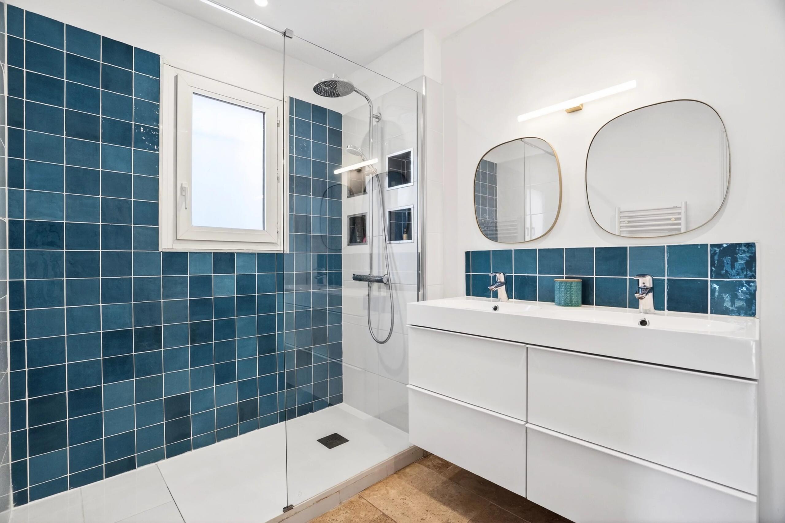 Beautiful Provençal Bastide with Pool and Outbuildings –Célony, Aix-en-Provence, Provence-Alpes-Côte d’Azur – France – BVI84498