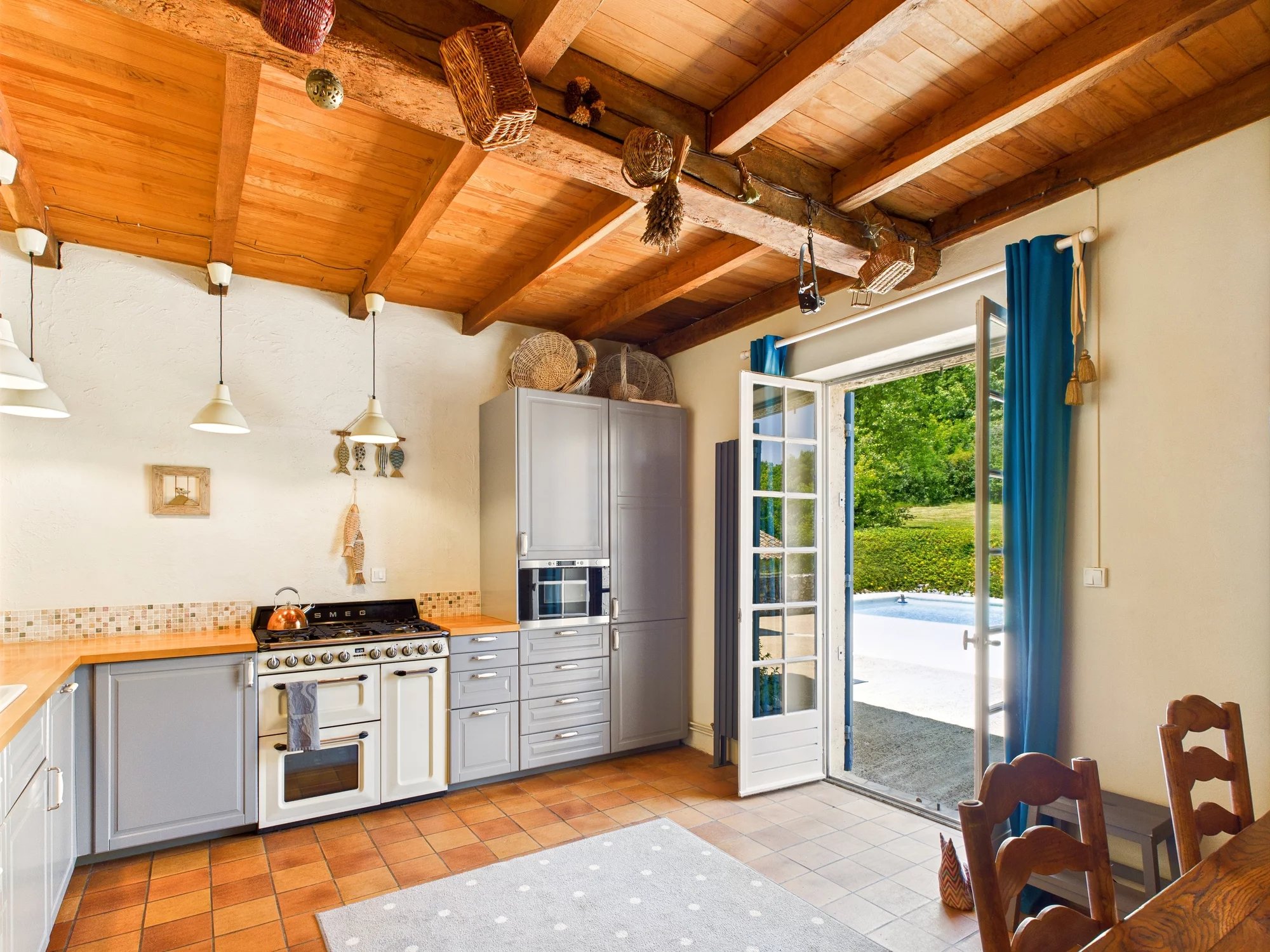 Close to Eymet – Beautiful stone house with pigeonnier, barn and pool, Aquitaine – France – BVI72249