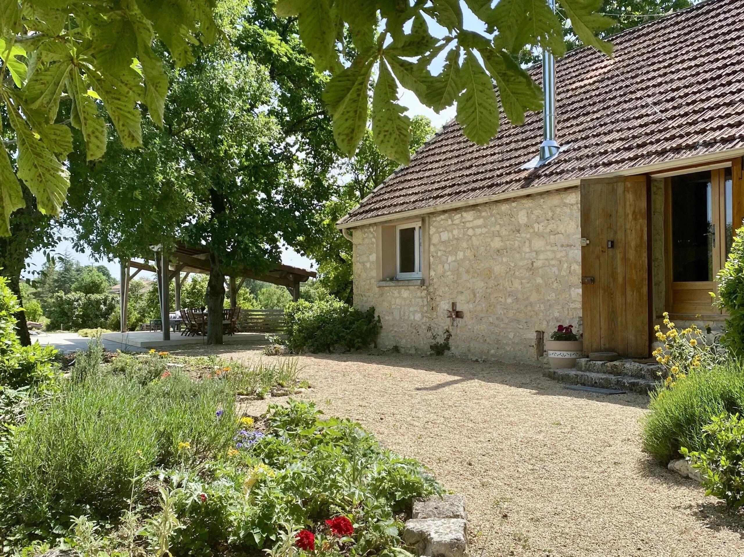 Charming 3-Bedroom Barn-Style Home with Pool and 1.3 Hectares of Land, Midi-Pyrénées – France – BVI84556