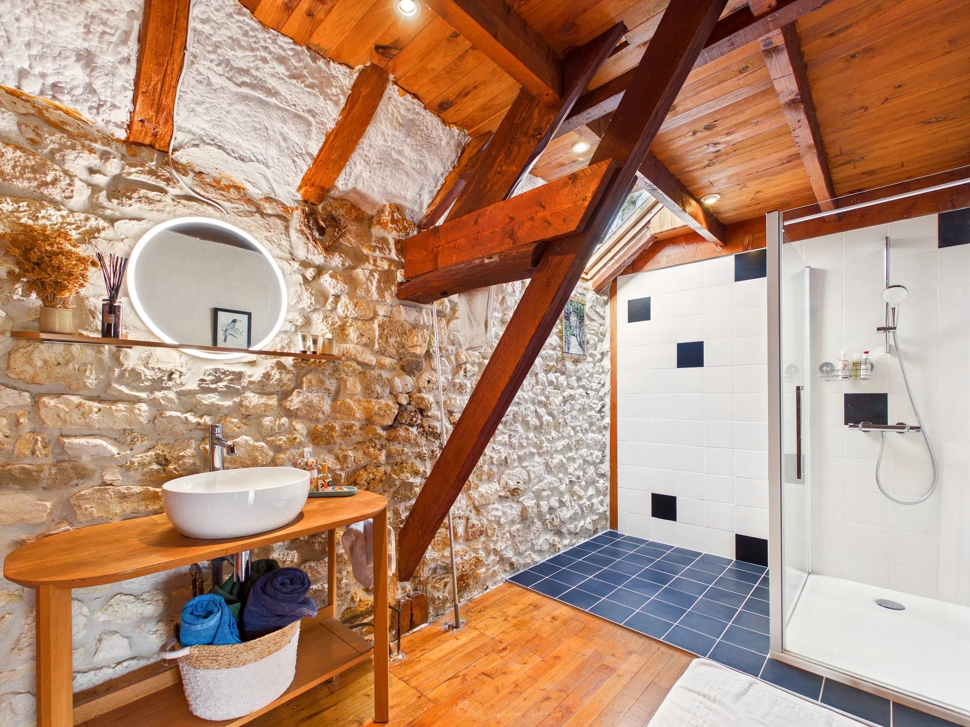 Charming 3-Bedroom Barn-Style Home with Pool and 1.3 Hectares of Land, Midi-Pyrénées – France – BVI84556