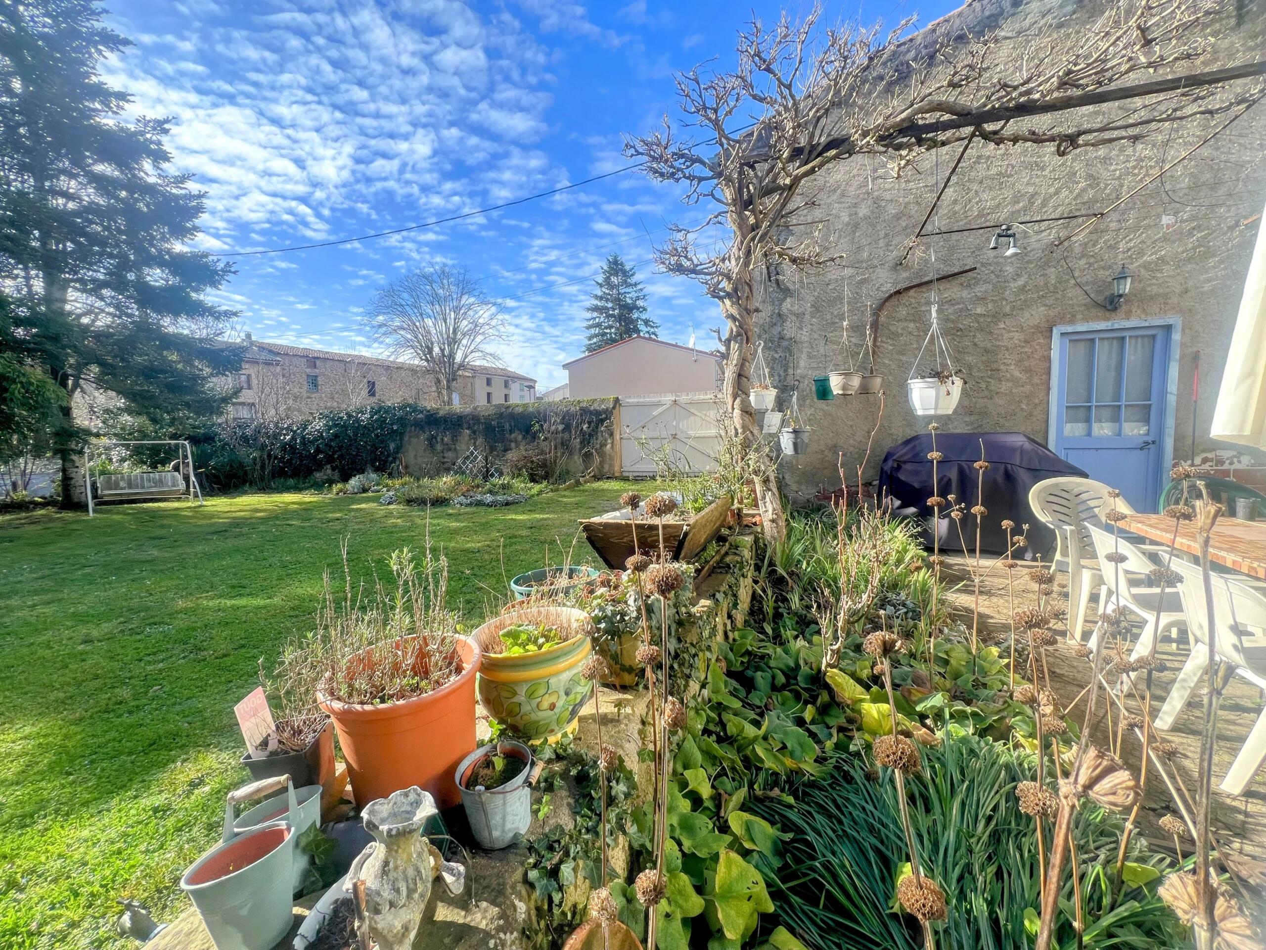 A Collection of Character Buildings with Principal Residence, Guest House and Mature Gardens, Midi-Pyrénées – France – BVI83459