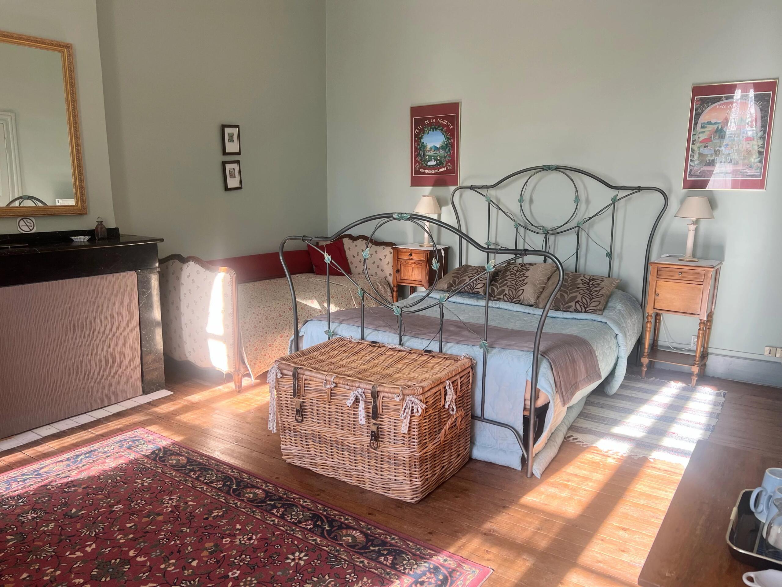 A Collection of Character Buildings with Principal Residence, Guest House and Mature Gardens, Midi-Pyrénées – France – BVI83459