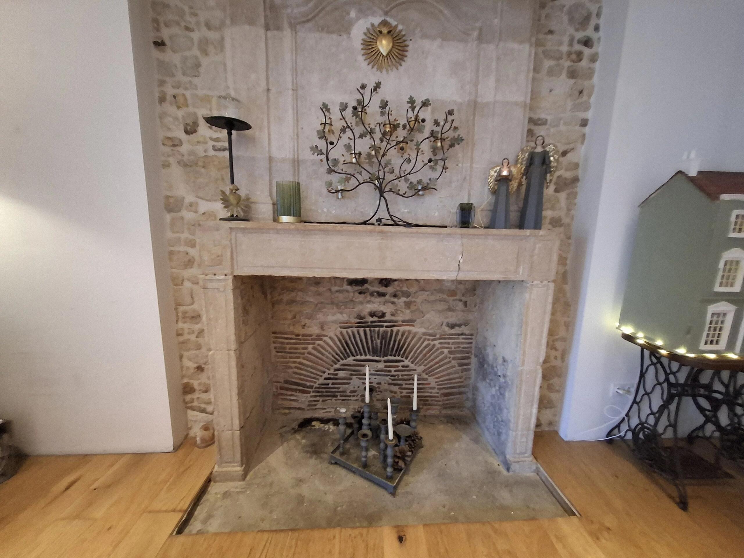 Fabulous Town House with business potential close to all amenities, Poitou-Charentes – France – BVI84235