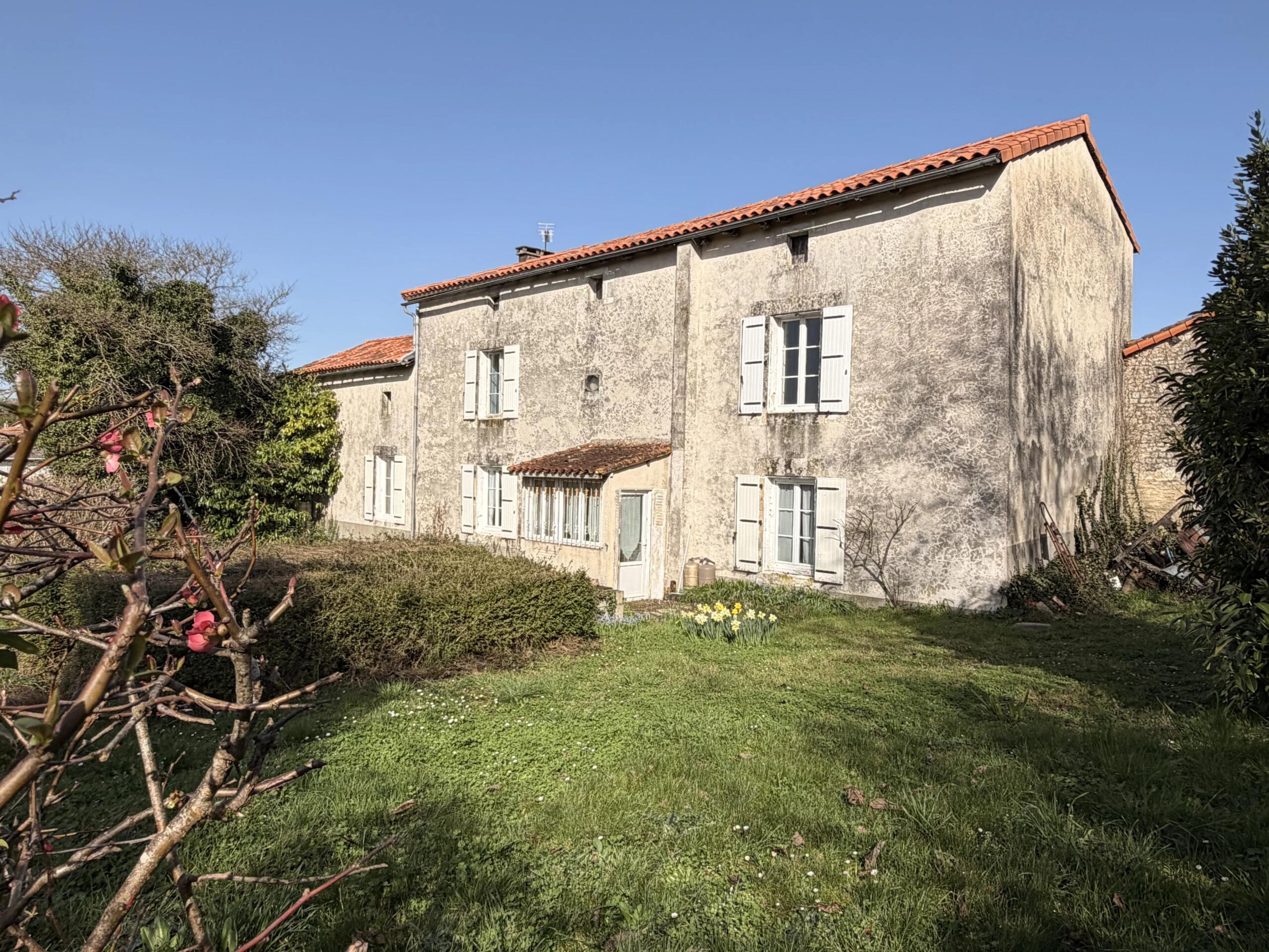 Old farmhouse with 3 bedrooms, barn, and outbuildings, great potential, Ruffec area, Poitou-Charentes – France – BVI84510