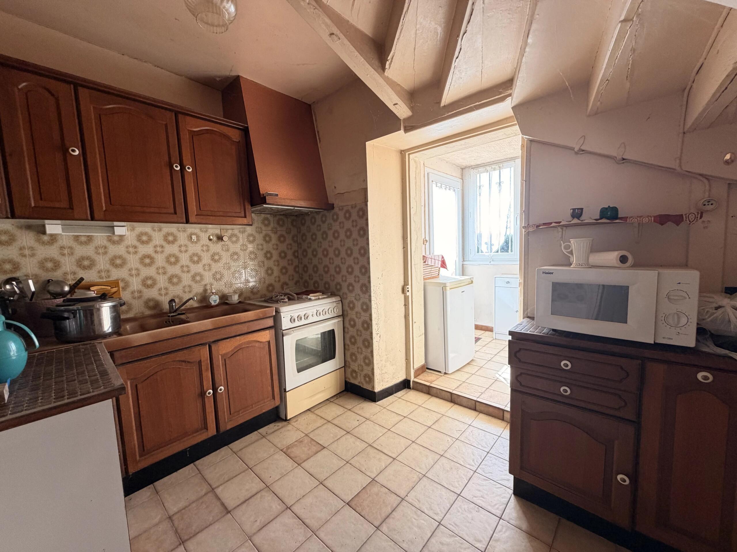 Old farmhouse with 3 bedrooms, barn, and outbuildings, great potential, Ruffec area, Poitou-Charentes – France – BVI84510