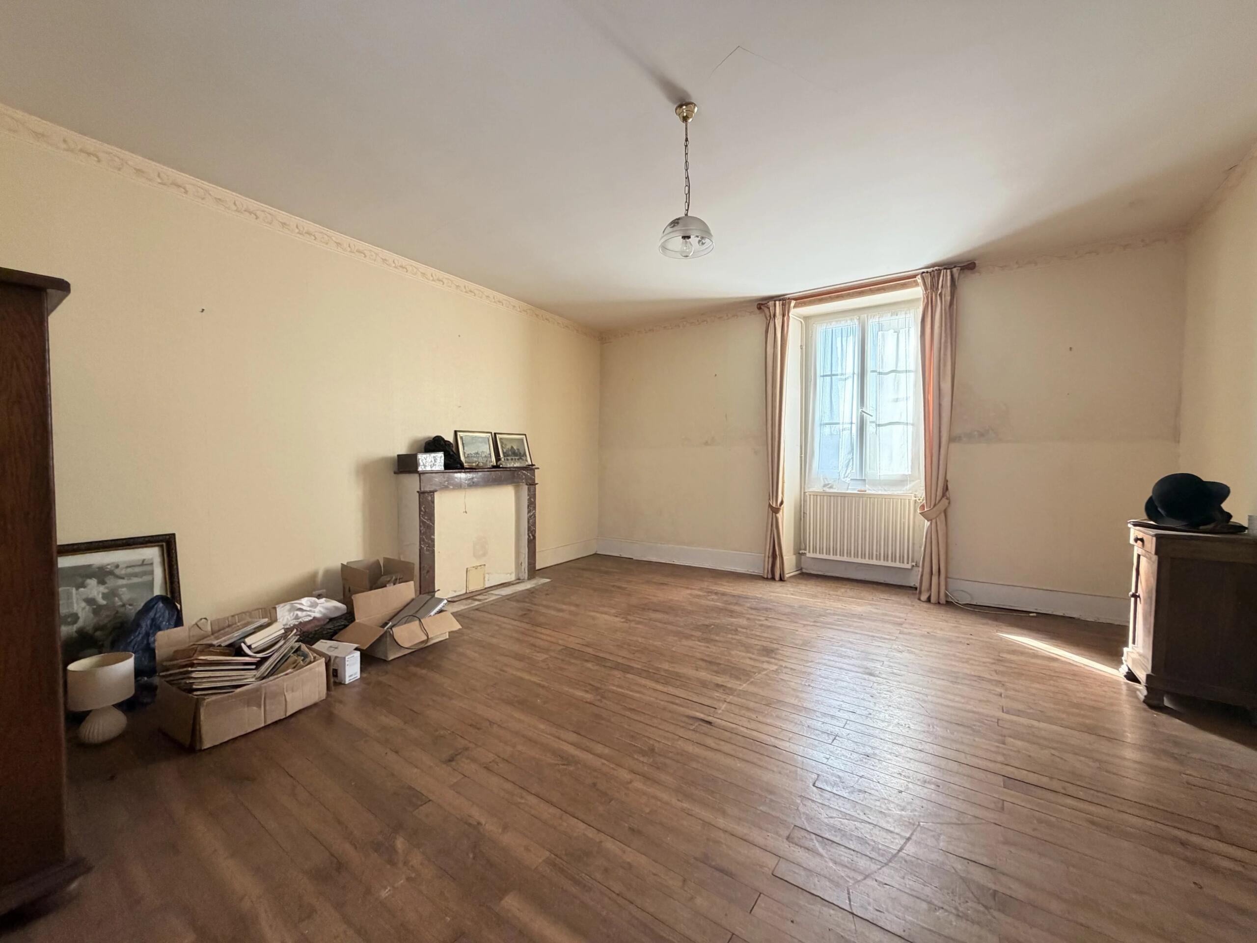 Old farmhouse with 3 bedrooms, barn, and outbuildings, great potential, Ruffec area, Poitou-Charentes – France – BVI84510