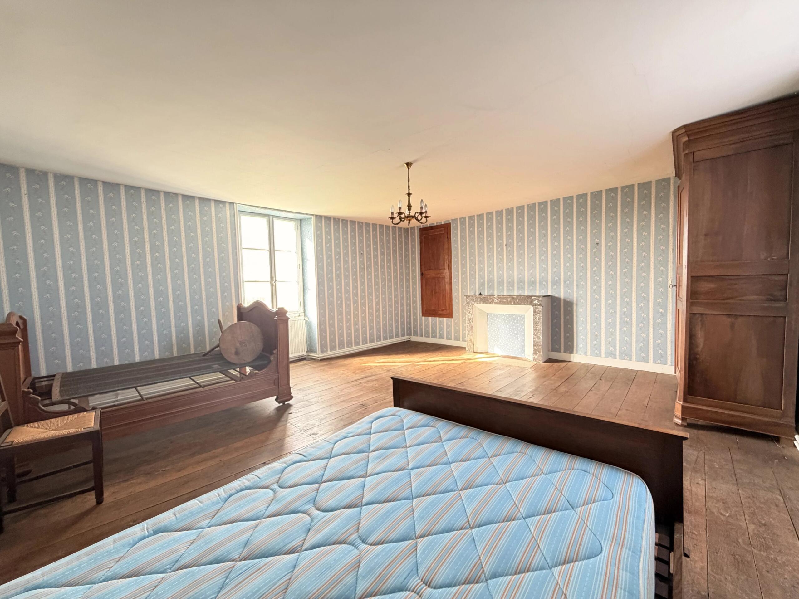 Old farmhouse with 3 bedrooms, barn, and outbuildings, great potential, Ruffec area, Poitou-Charentes – France – BVI84510