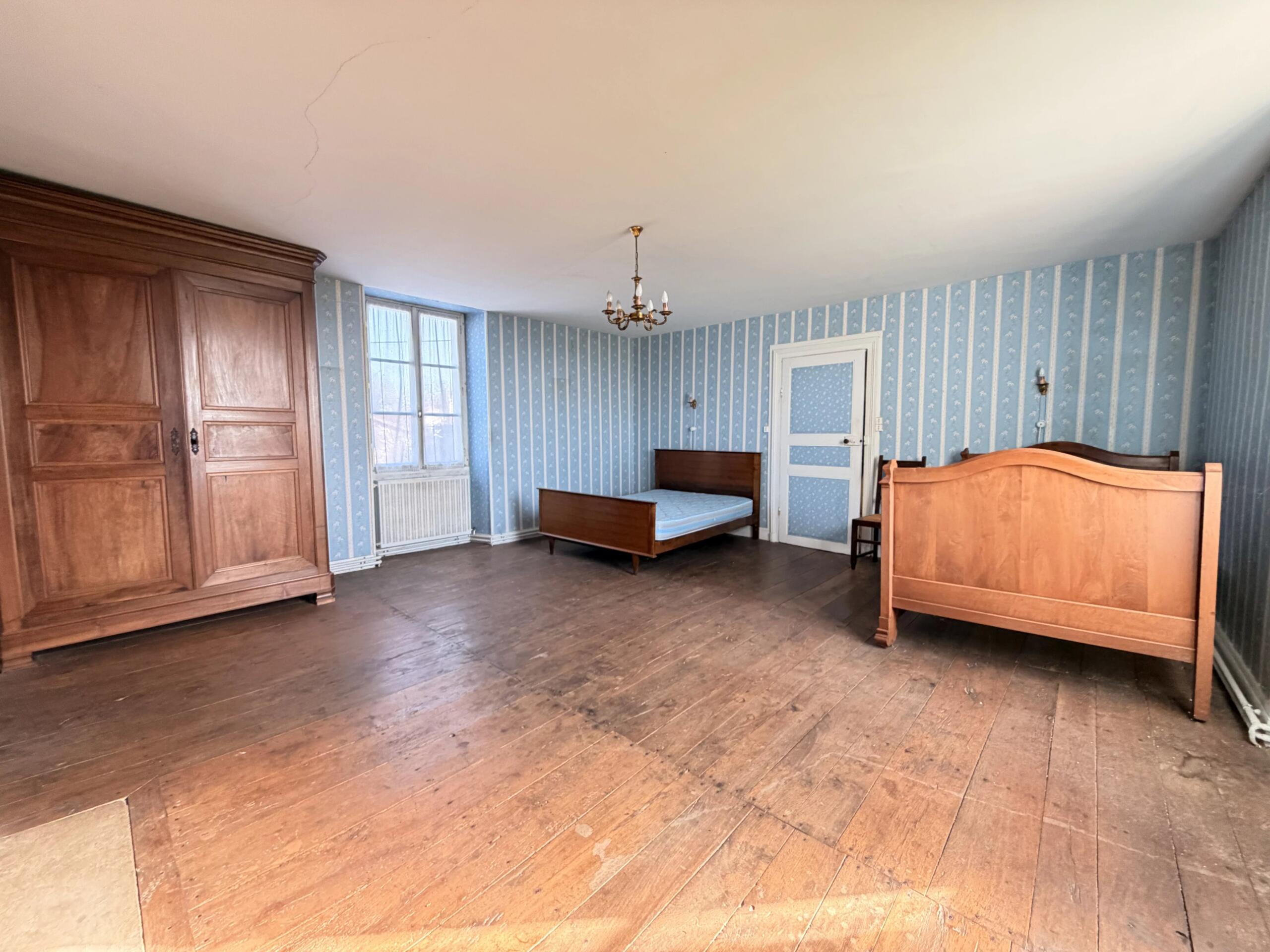 Old farmhouse with 3 bedrooms, barn, and outbuildings, great potential, Ruffec area, Poitou-Charentes – France – BVI84510