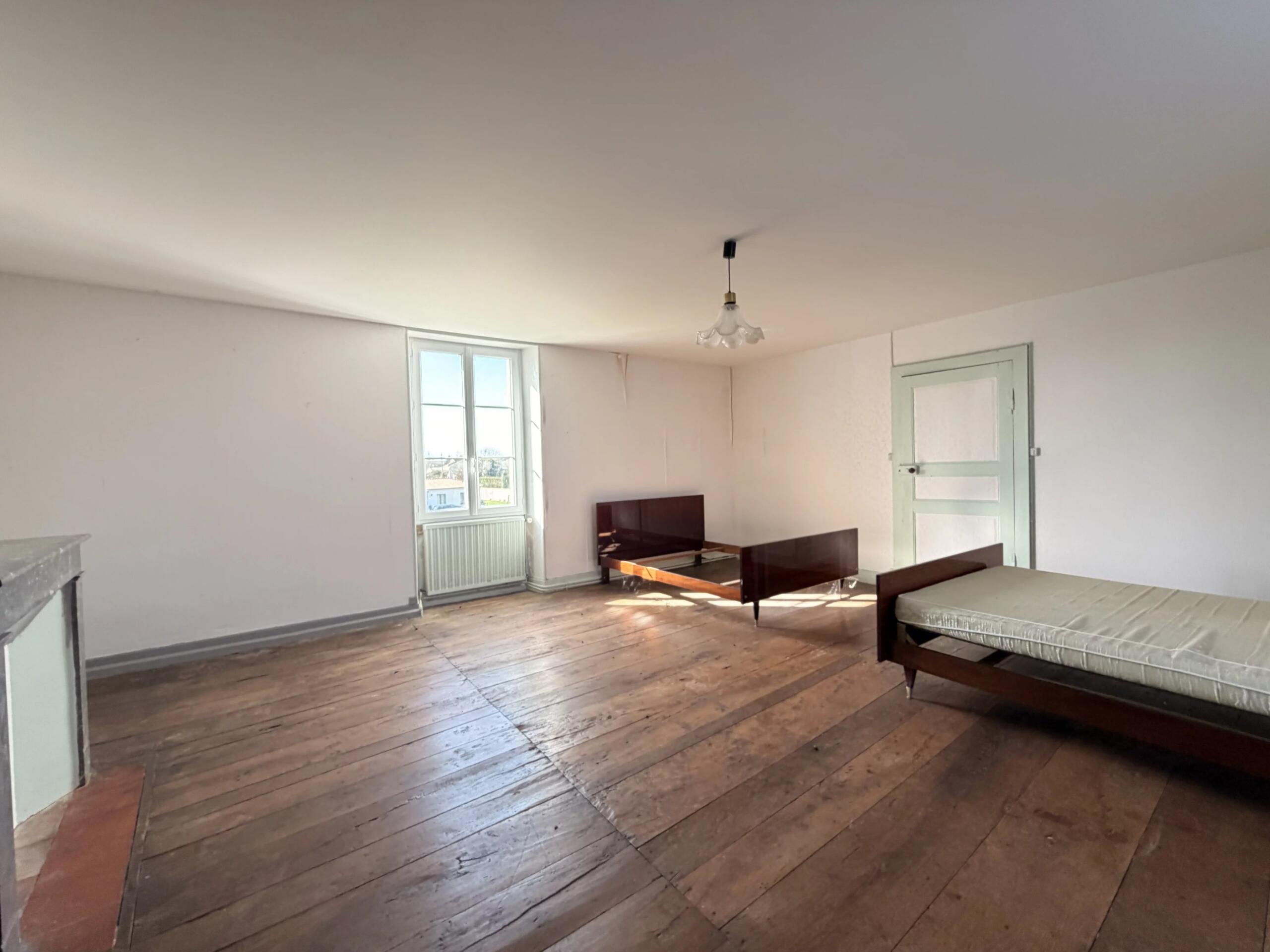 Old farmhouse with 3 bedrooms, barn, and outbuildings, great potential, Ruffec area, Poitou-Charentes – France – BVI84510