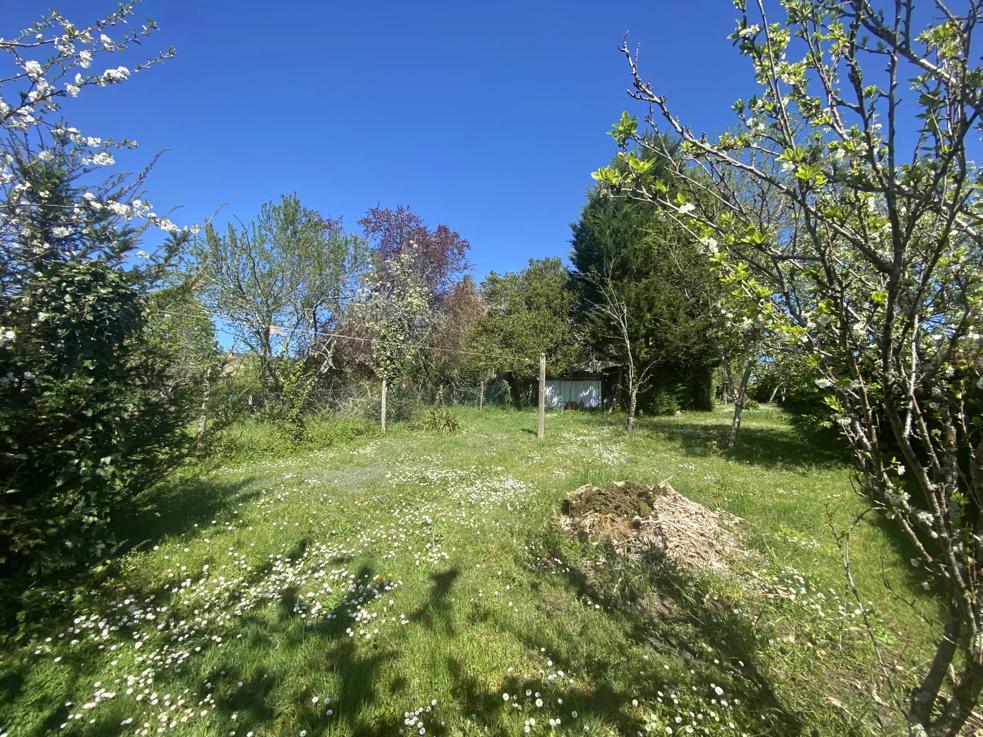 Three bedroom townhouse in centre of Bellac with a garden, Limousin – France – BVI78478