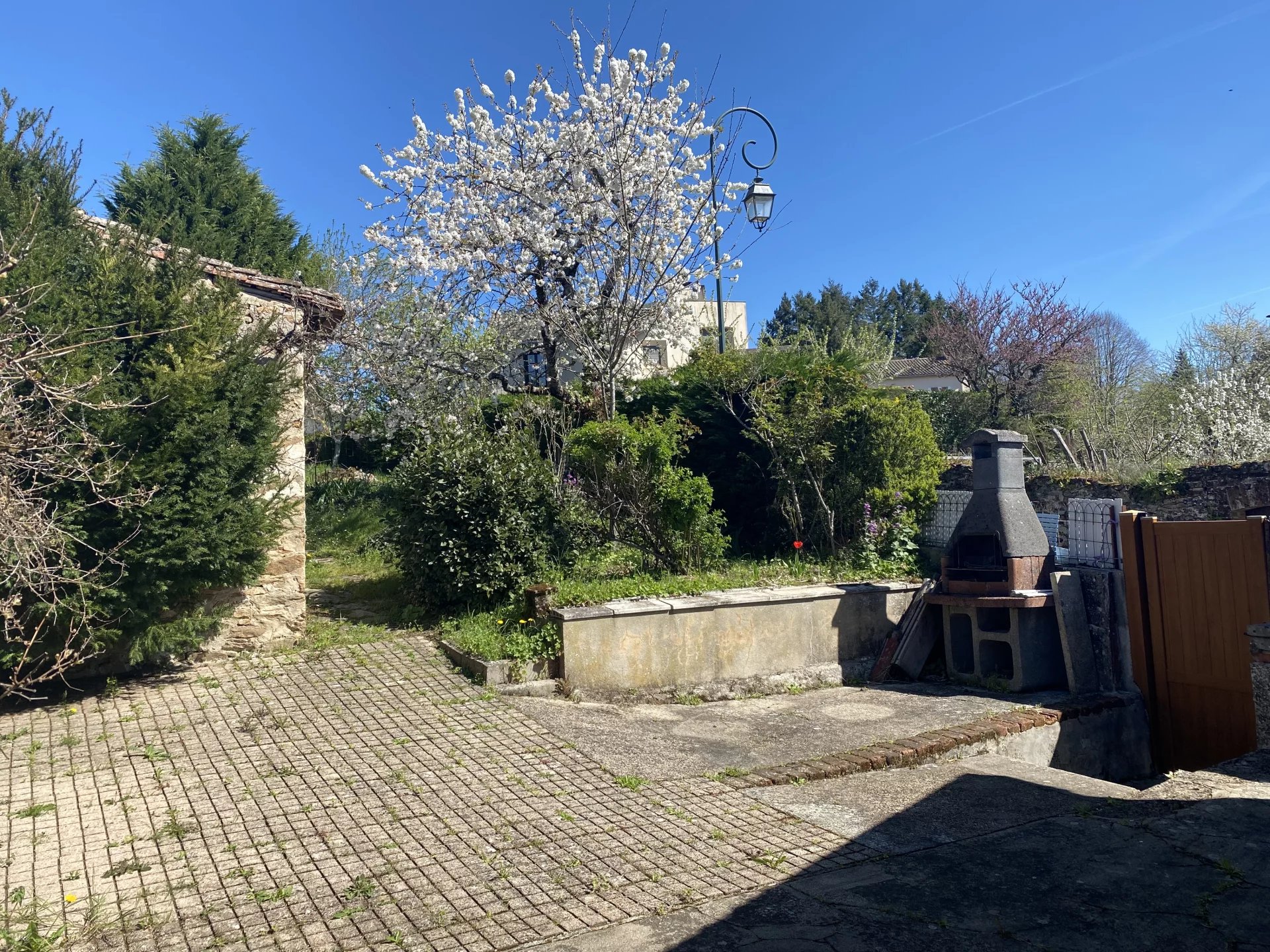 Three bedroom townhouse in centre of Bellac with a garden, Limousin – France – BVI78478