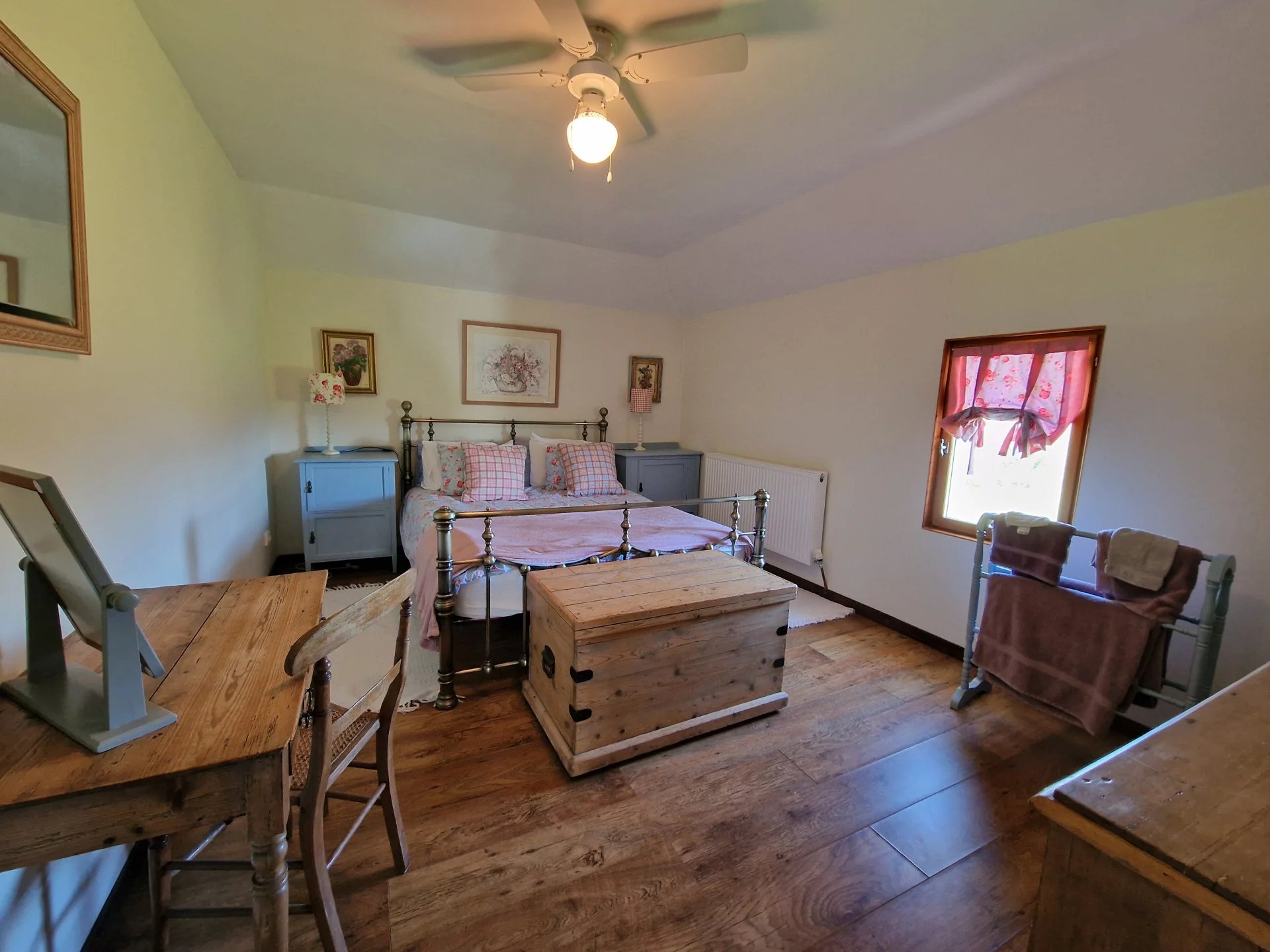 Atttractive property in prominant position with fabulous views and guest house, Aquitaine – France – BVI72308