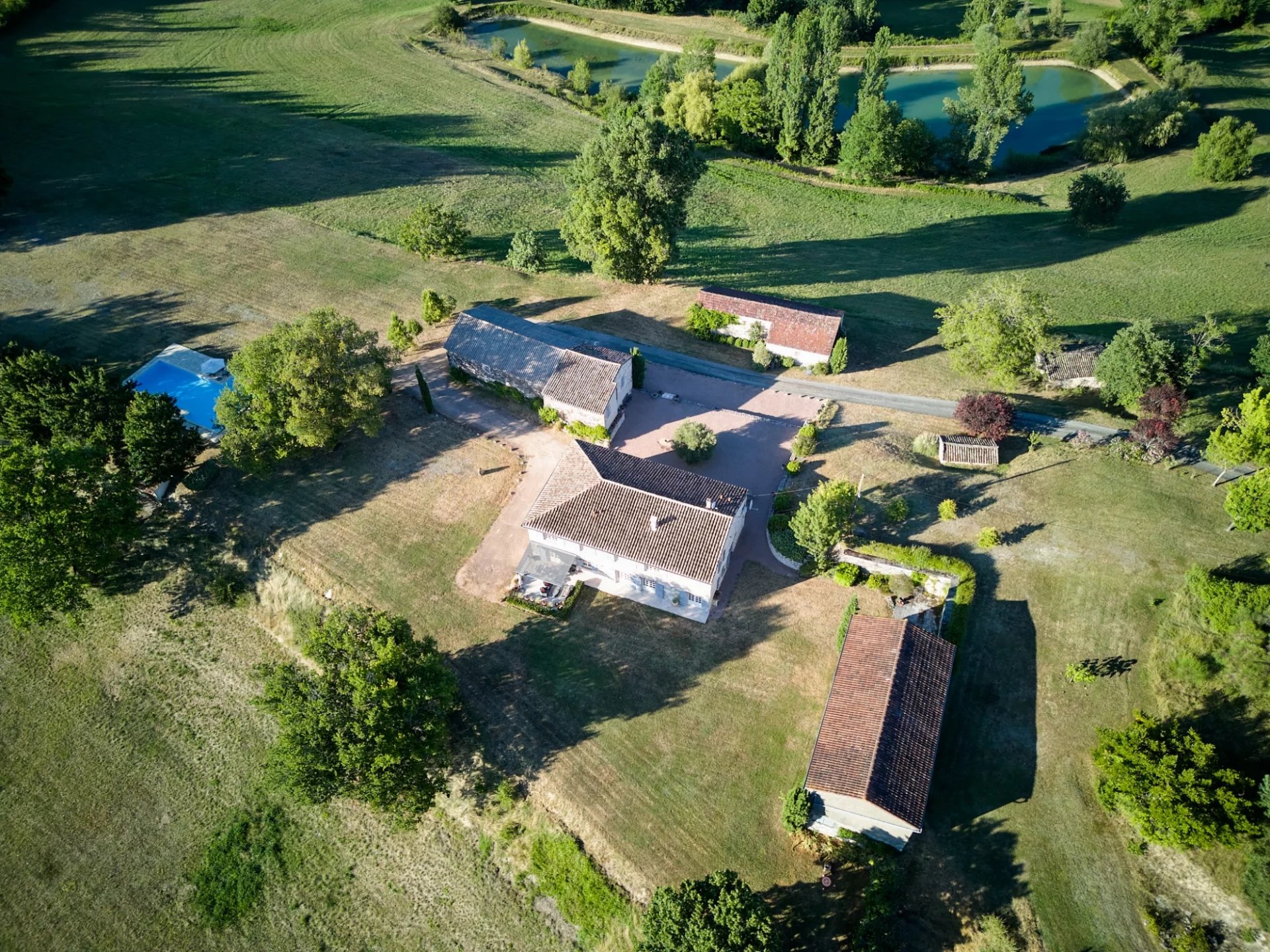 Charming Former Vigneron Estate with 33 Hectares, Panoramic Views, and Lake, Midi-Pyrénées – France – BVI81771