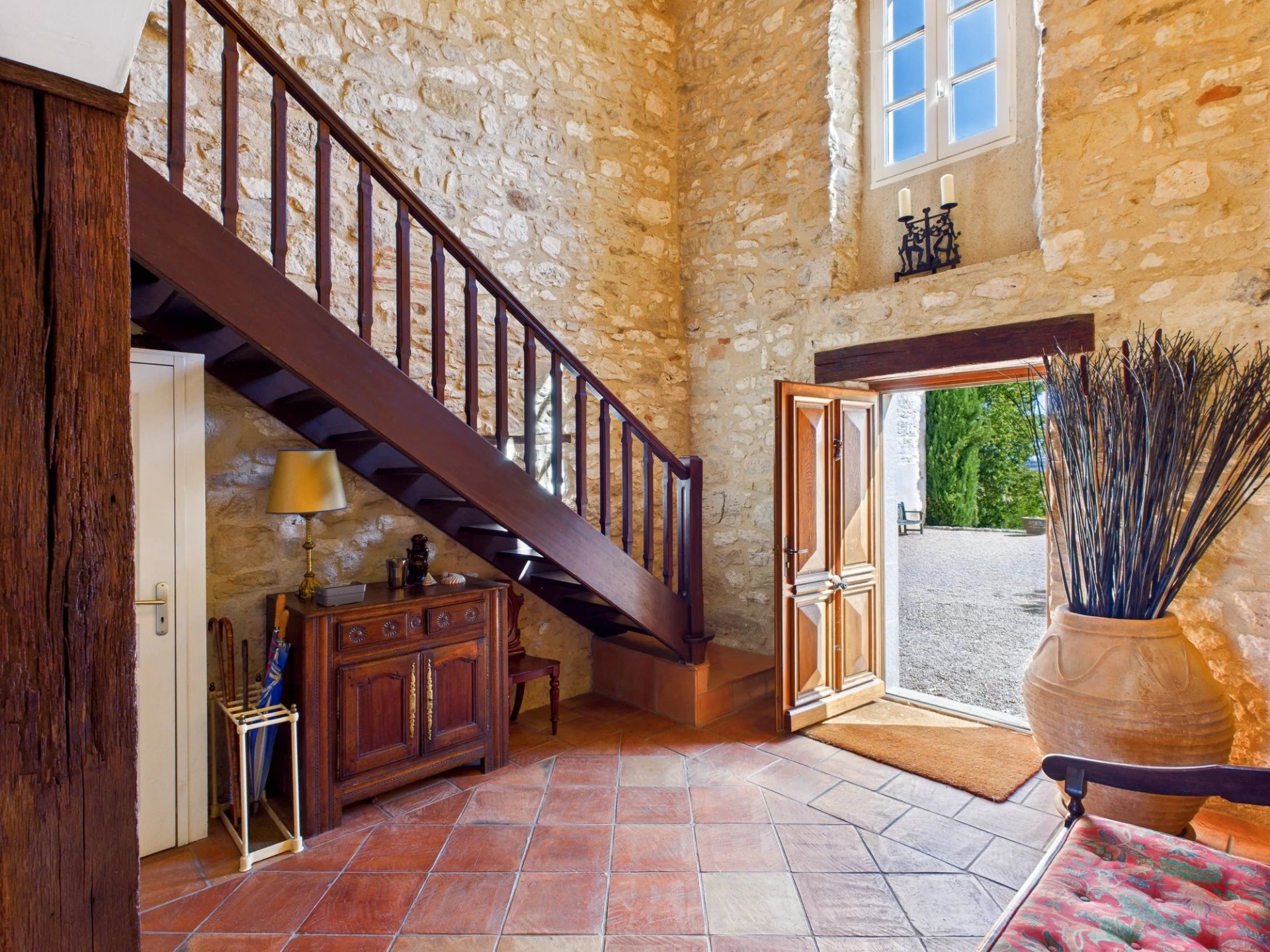 Charming Former Vigneron Estate with 33 Hectares, Panoramic Views, and Lake, Midi-Pyrénées – France – BVI81771