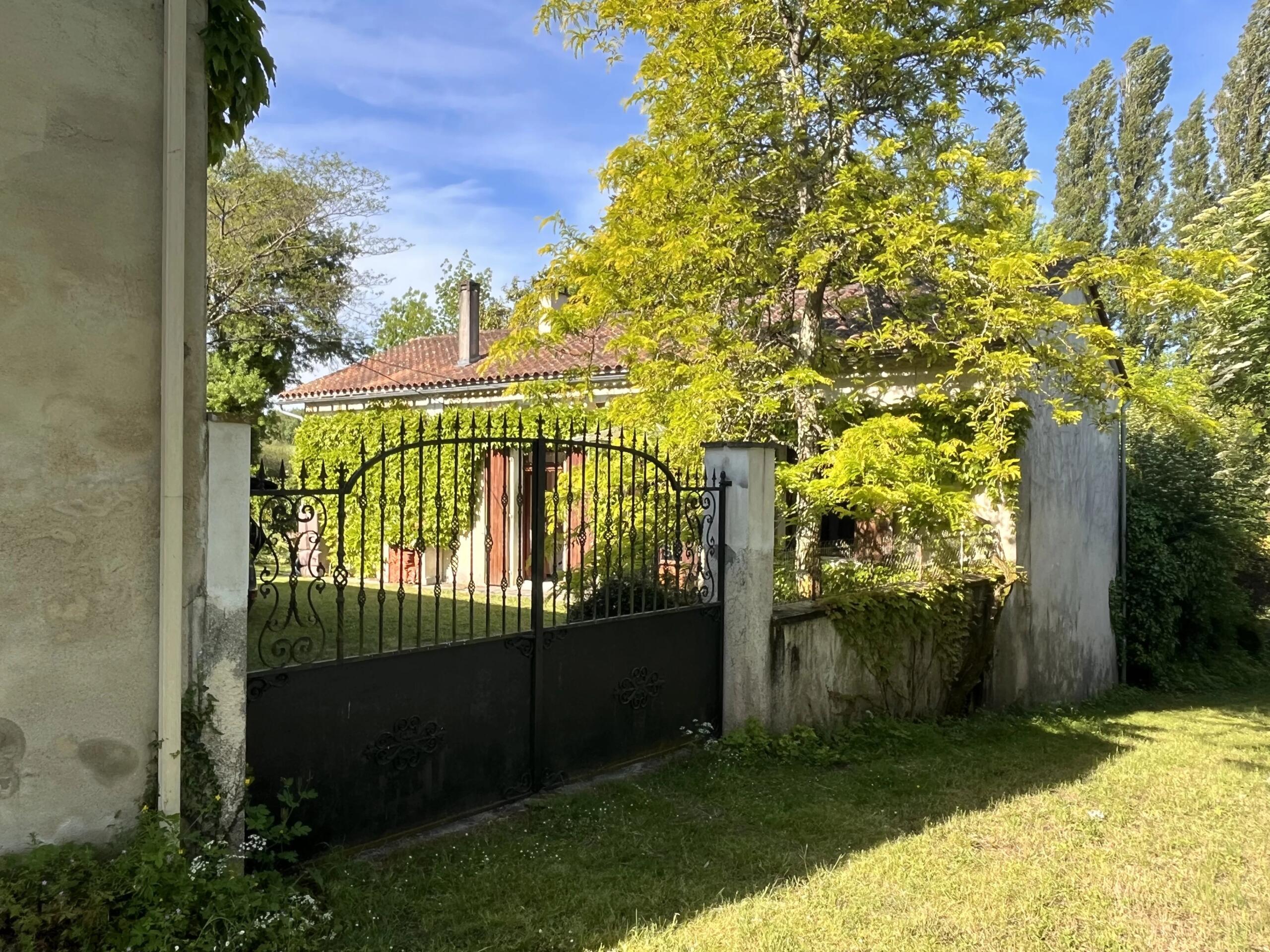 Charming property with pool and barn : to renovate !, Aquitaine – France – BVI84491