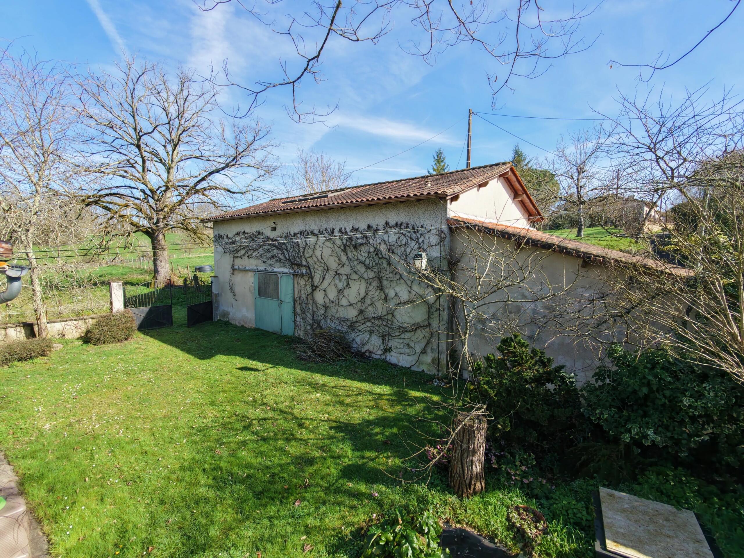 Charming property with pool and barn : to renovate !, Aquitaine – France – BVI84491