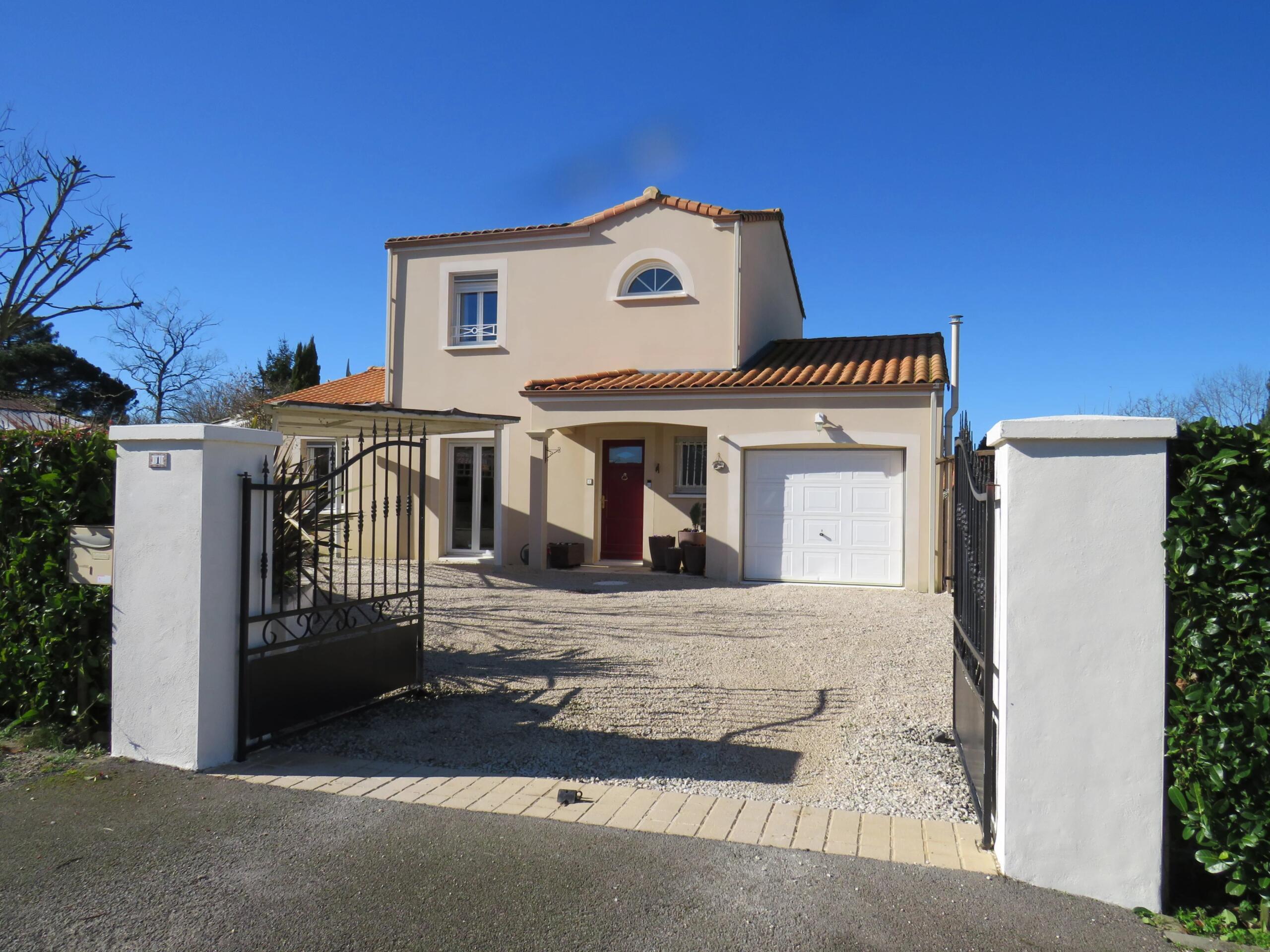 Spacious house in attractive village, Pays de la Loire – France – BVI84699