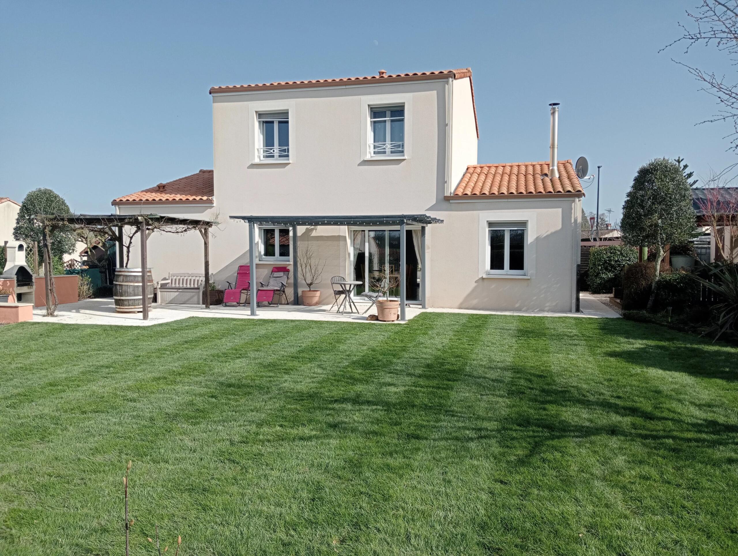 Spacious house in attractive village, Pays de la Loire – France – BVI84699