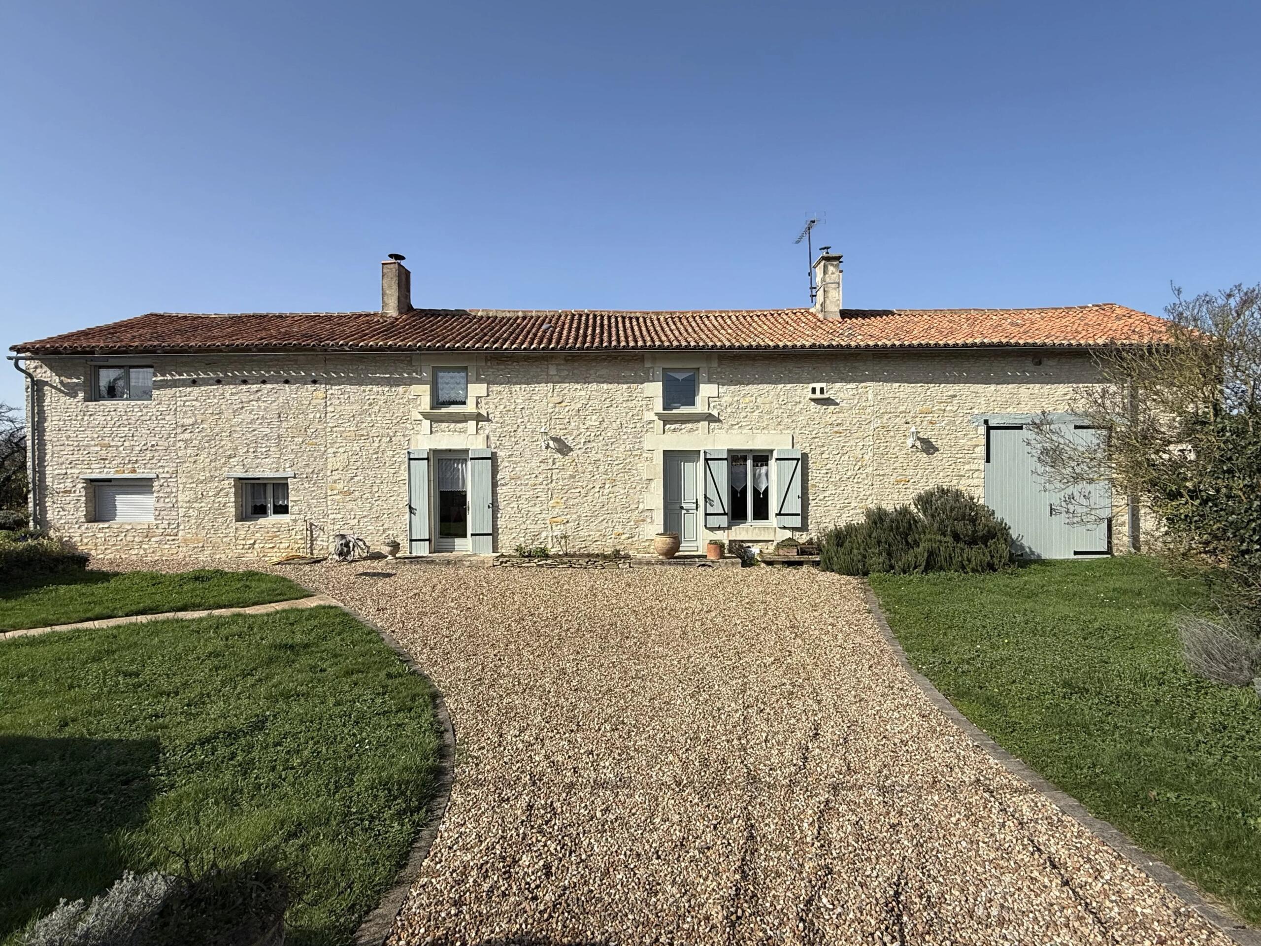 Traditional longere with mezzanine, Poitou-Charentes – France – BVI84407