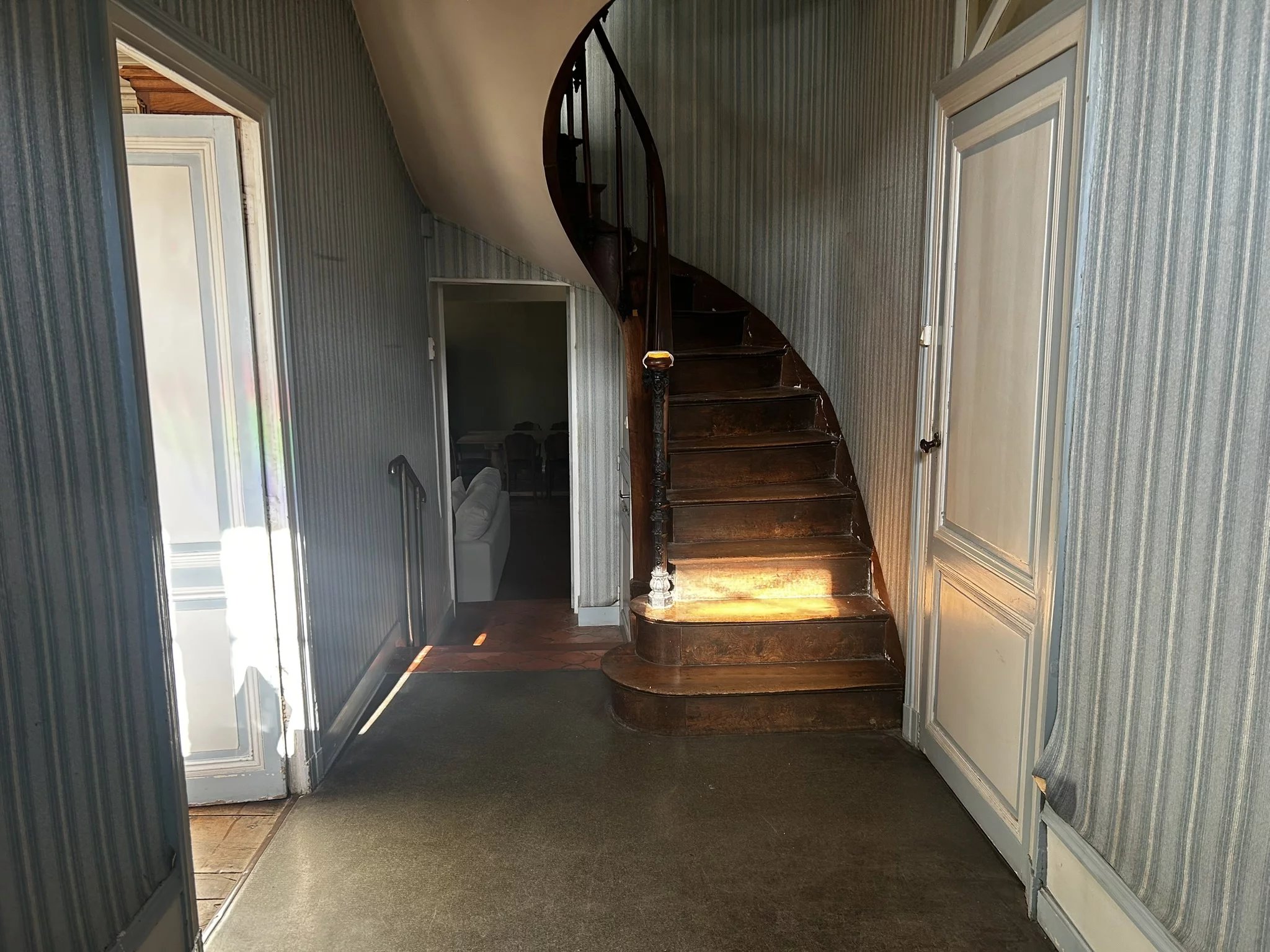 5 Bedroom townhouse with lovely garden, Poitou-Charentes – France – BVI84343