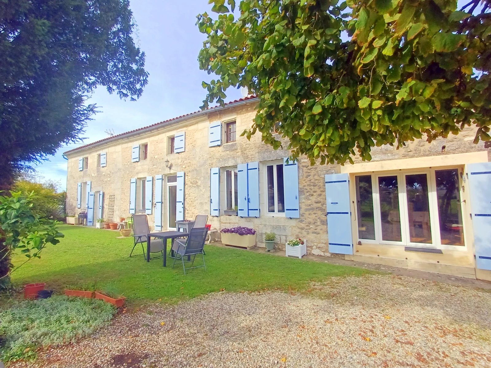 4-bed stone farmhouse with pool just 30 kms from the beach, Poitou-Charentes – France – BVI83033