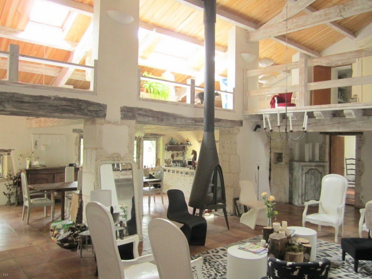 Charming stone house with outbuildings and pool, Aquitaine – France – BVI82558