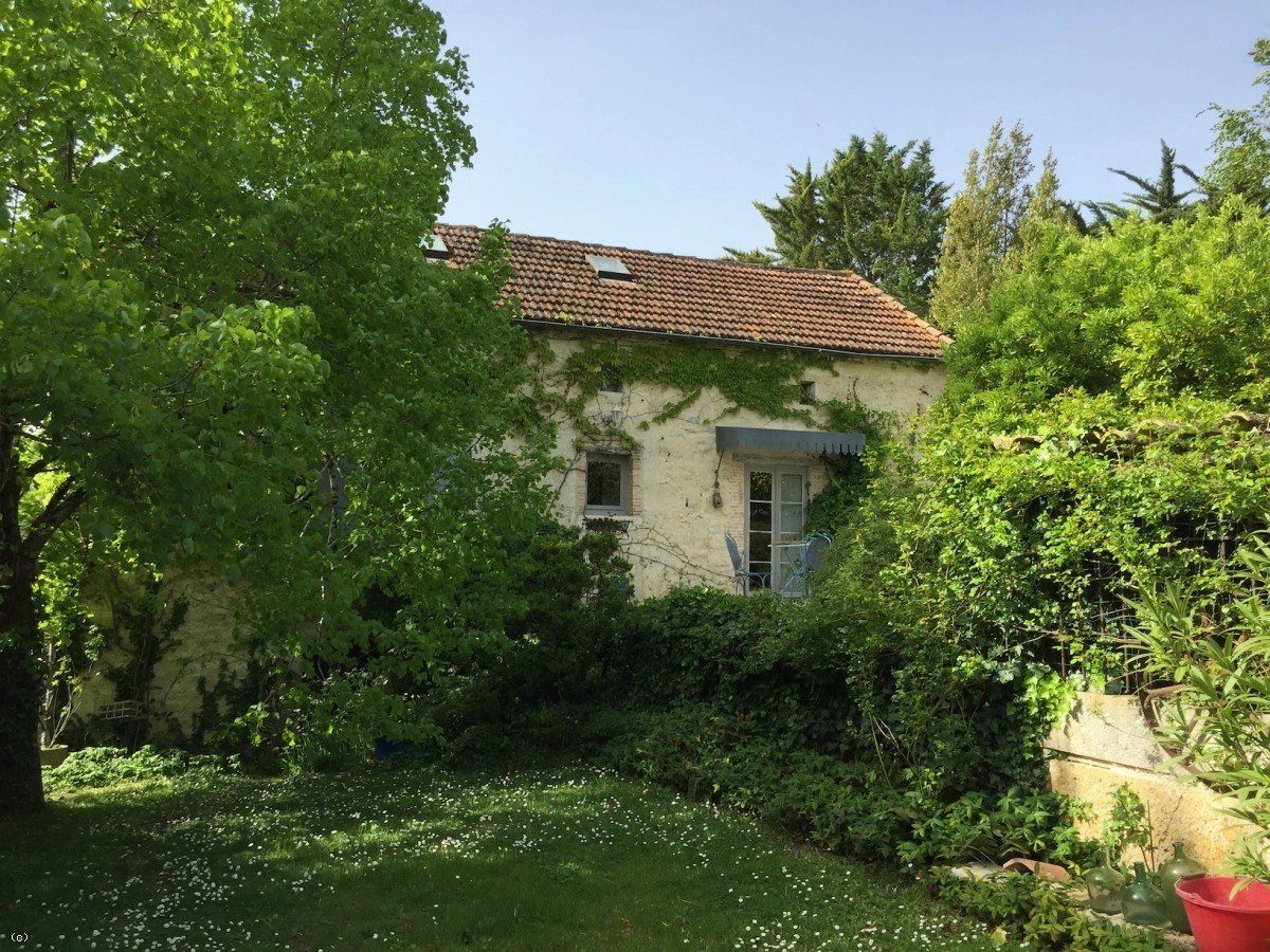 Charming stone house with outbuildings and pool, Aquitaine – France – BVI82558