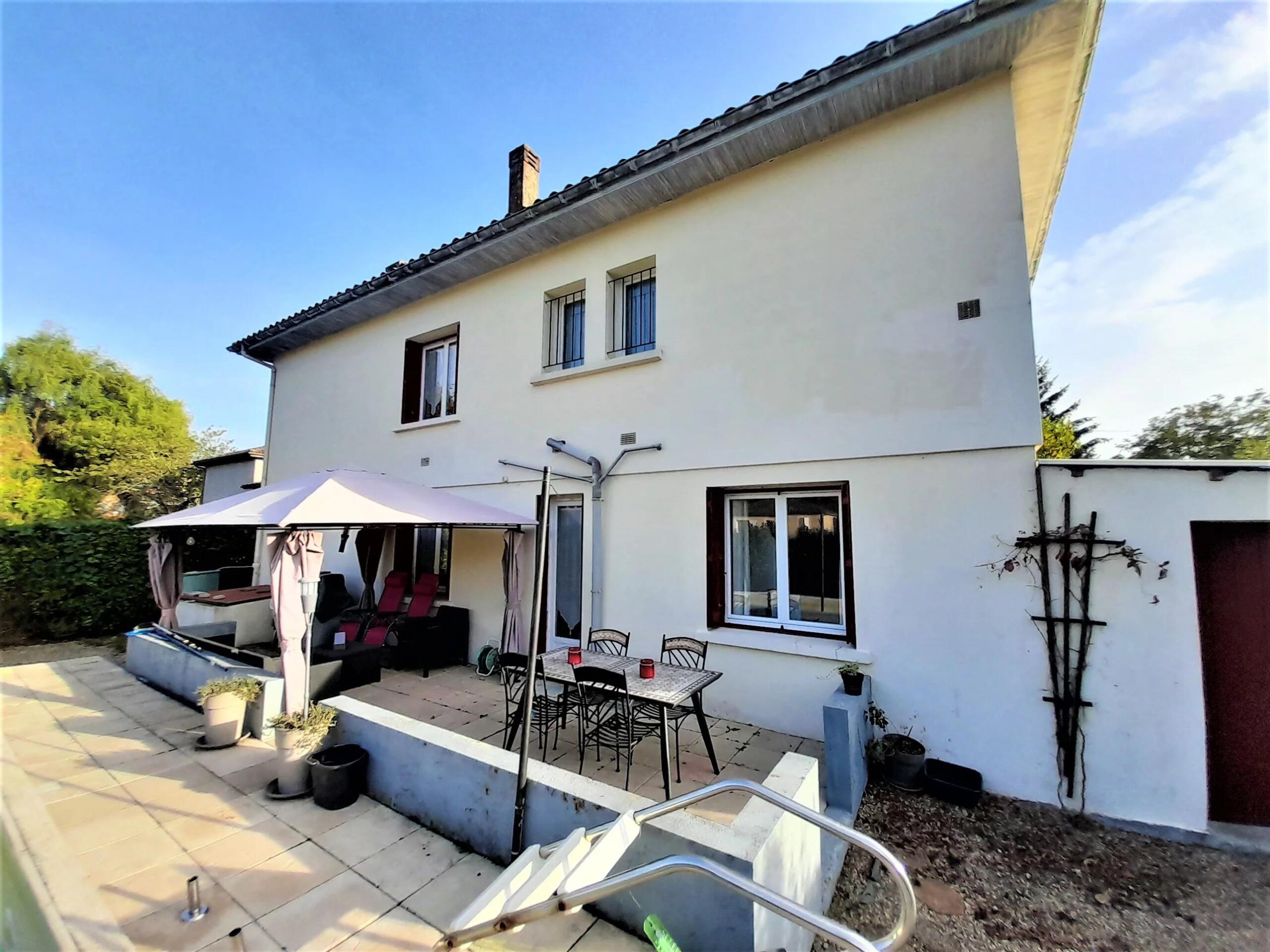 Pretty Village house with a Swimming pool, Aquitaine – France – BVI81638