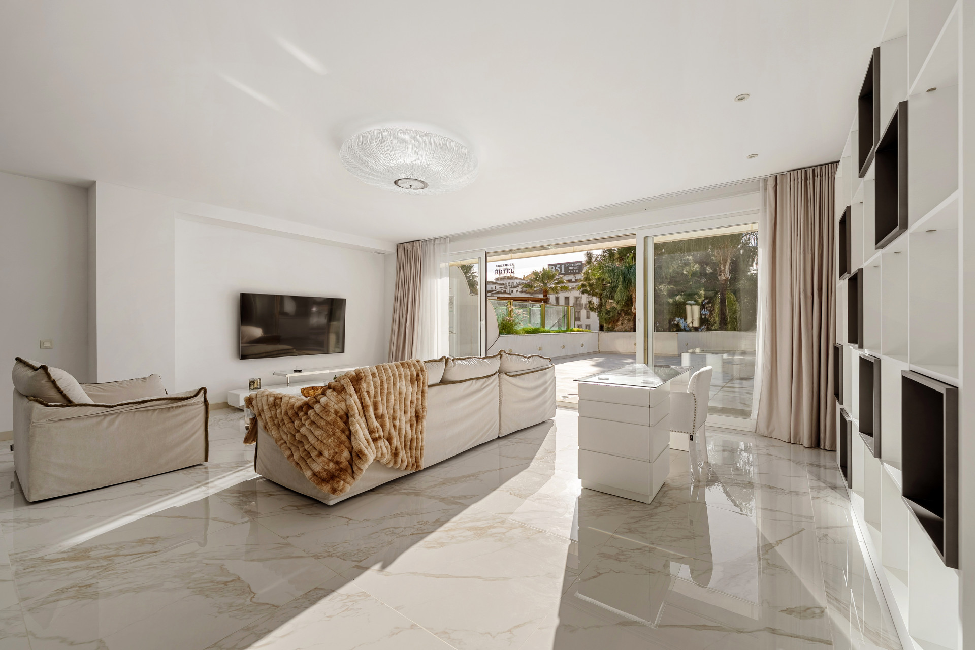 3 bedroom Apartment in Marbella, Malaga, Spain – 428-05281P