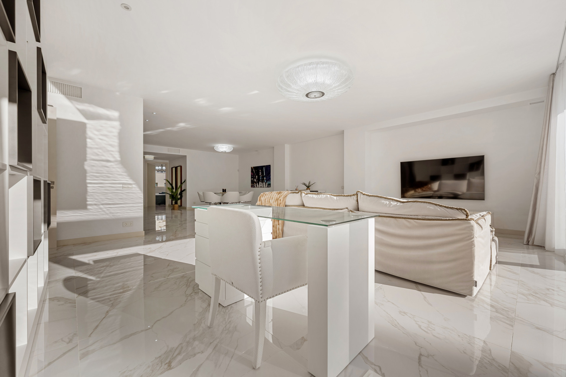 3 bedroom Apartment in Marbella, Malaga, Spain – 428-05281P