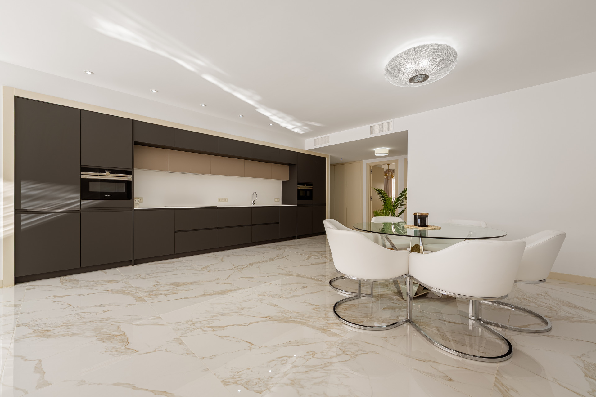 3 bedroom Apartment in Marbella, Malaga, Spain – 428-05281P