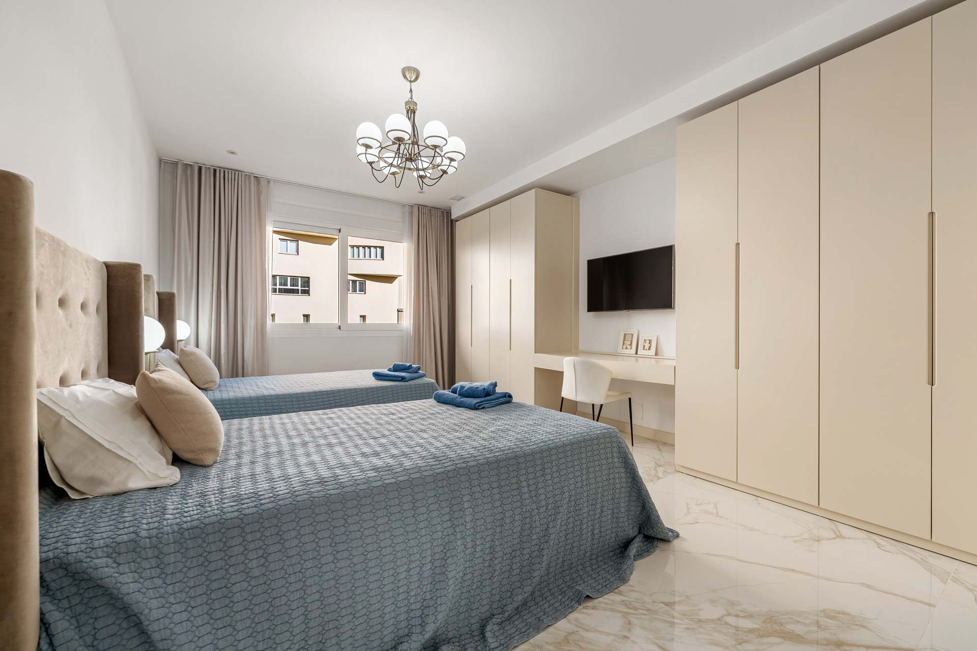 3 bedroom Apartment in Marbella, Malaga, Spain – 428-05281P