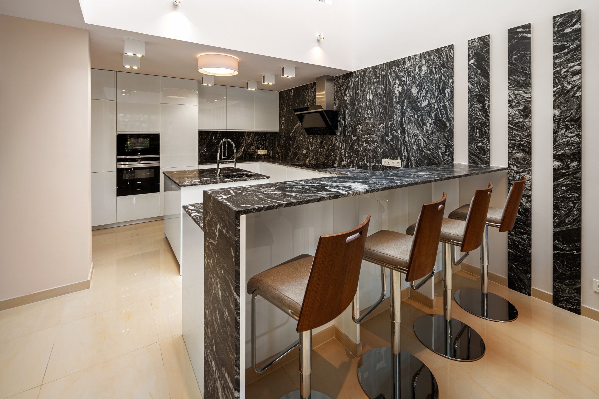 6 bedroom Apartment in Marbella, Malaga, Spain – 428-05282P