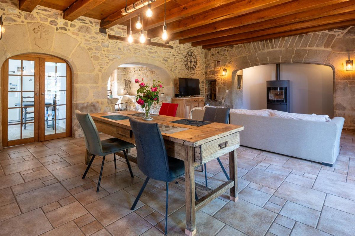 9 bedroom maison in 30 Km Ne De Figeac, Lot, France