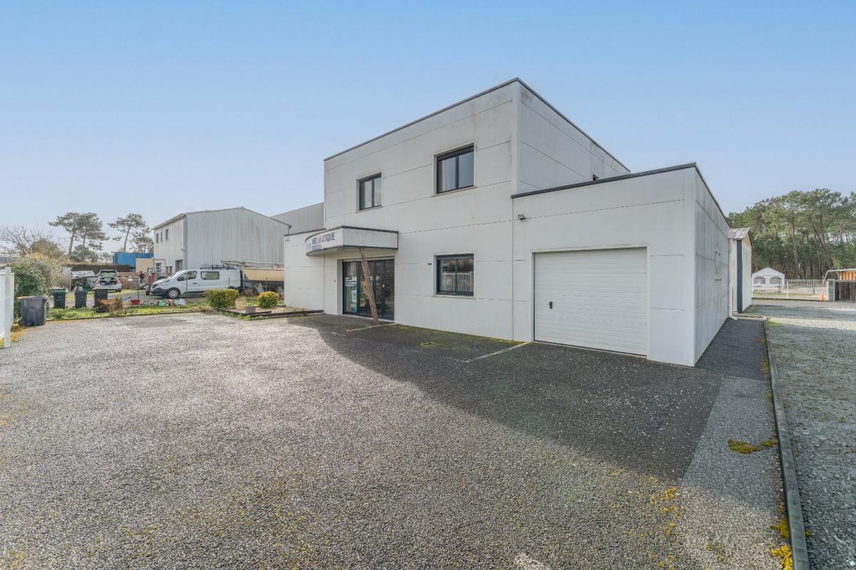 bureau in Andernos Les Bains, Gironde, France
